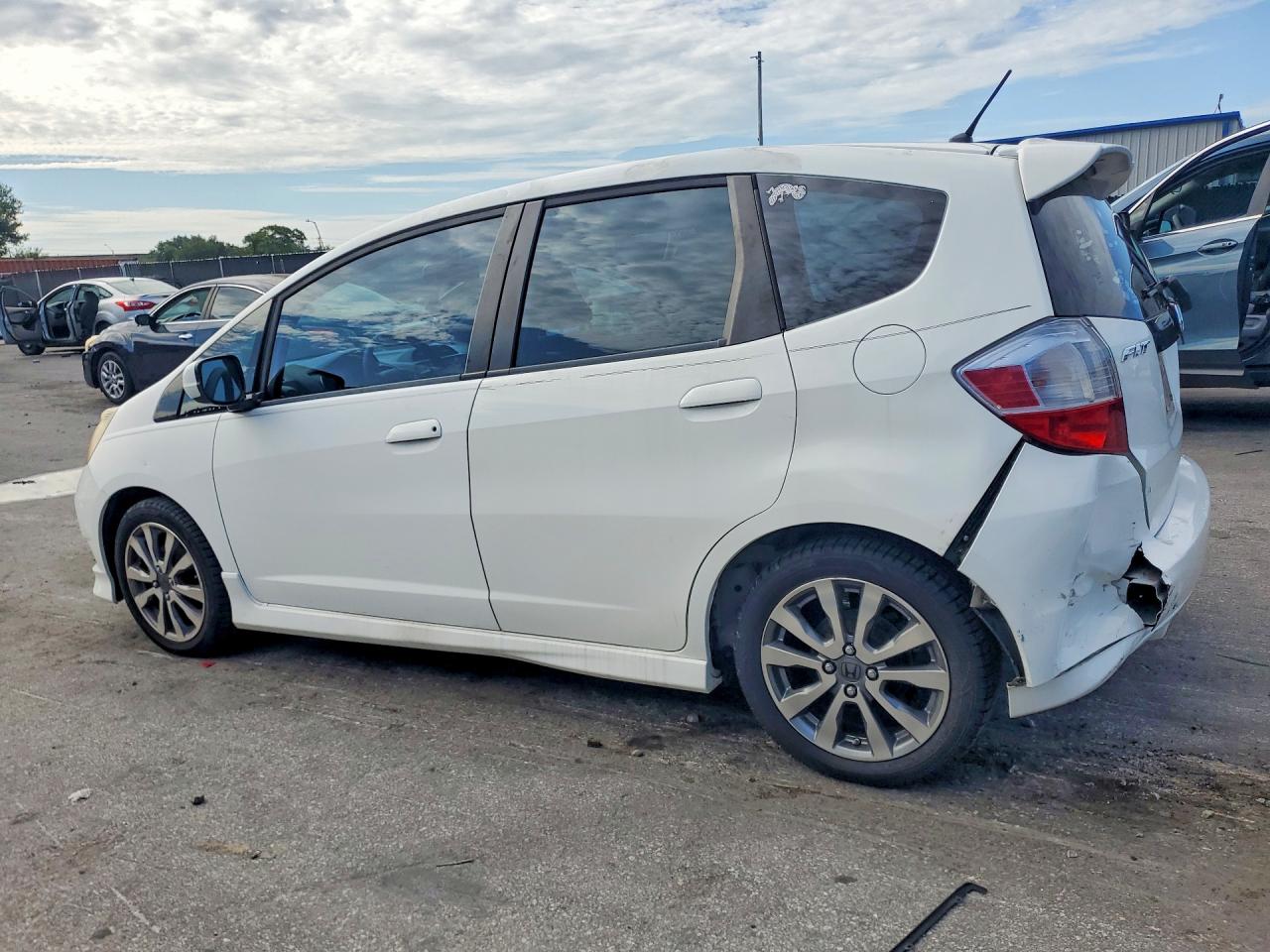 2013 Honda Fit Sport White vin: JHMGE8H60DC015897