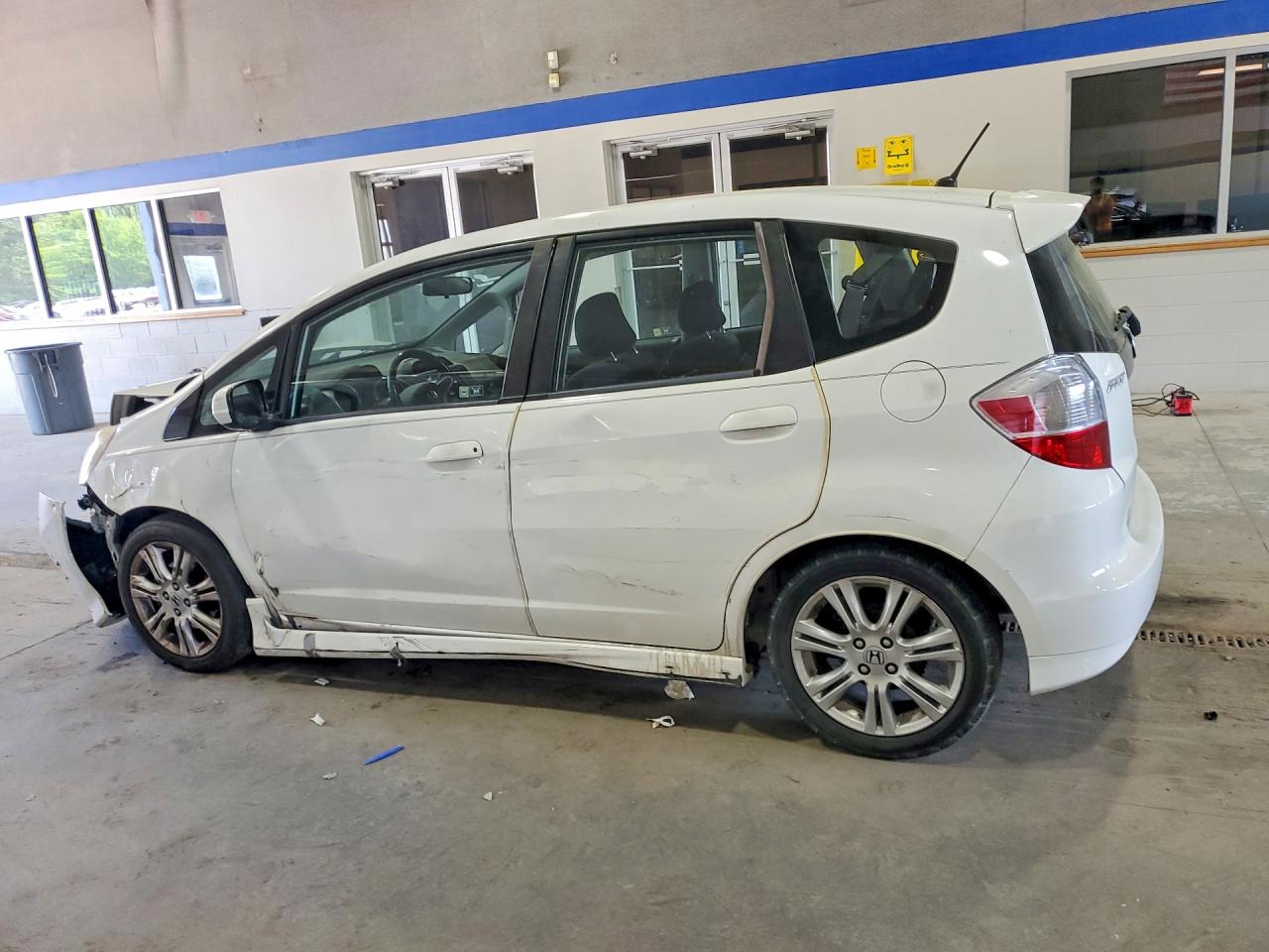 2011 Honda Fit Sport White vin: JHMGE8H61BS009335