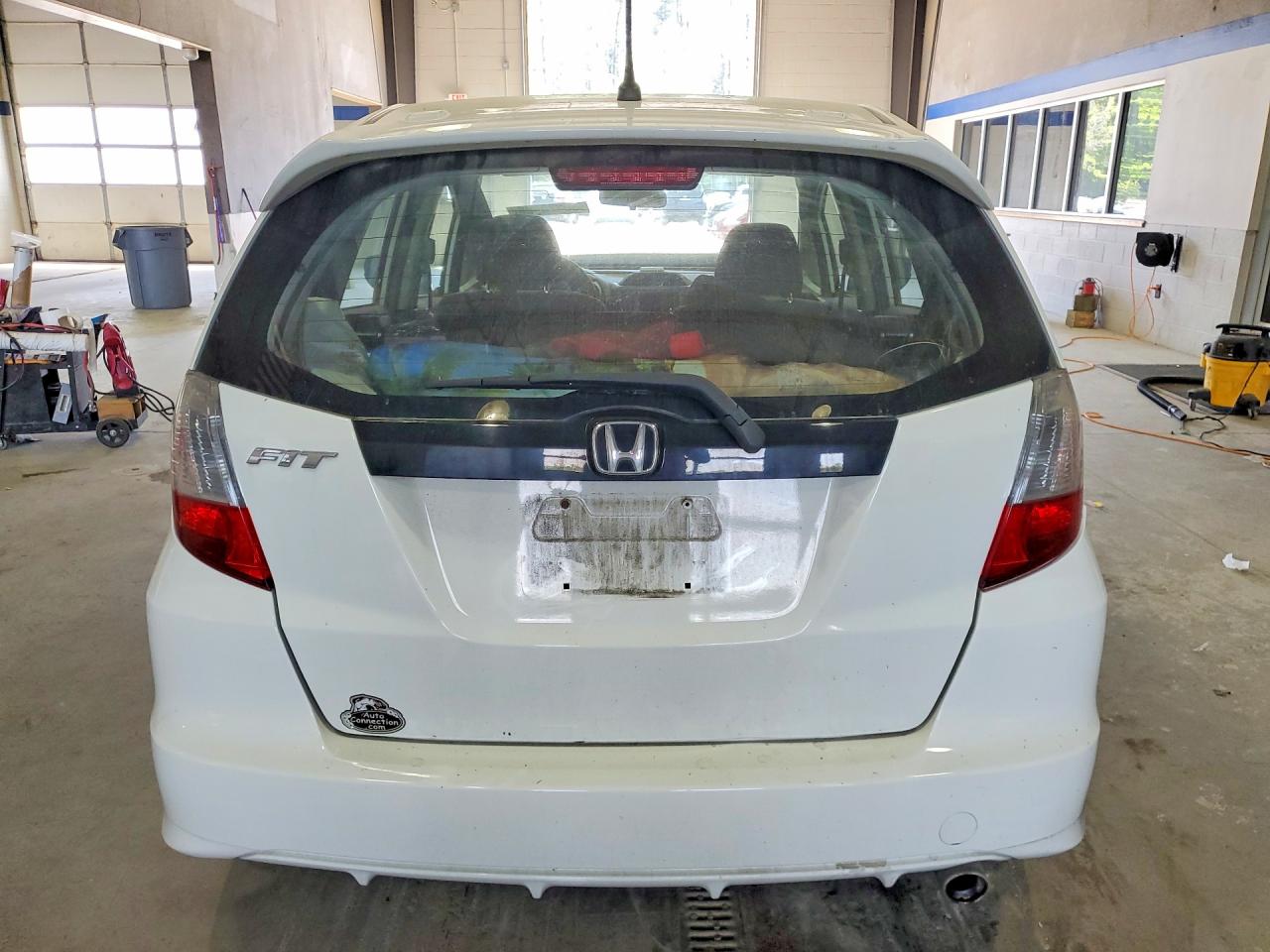 2011 Honda Fit Sport White vin: JHMGE8H61BS009335