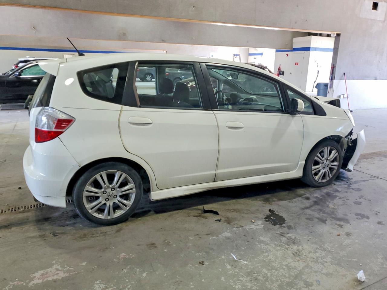 2011 Honda Fit Sport White vin: JHMGE8H61BS009335