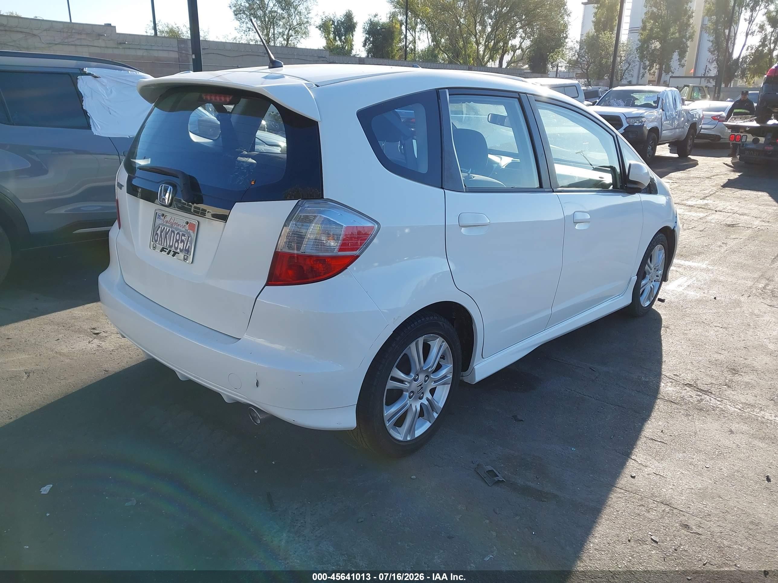 2010 Honda Fit Sport White vin: JHMGE8H69AC005199