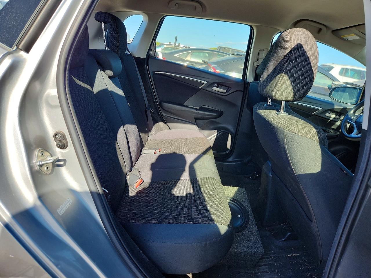 2016 Honda Fit Lx Серебряный vin: JHMGK5H50GS014712