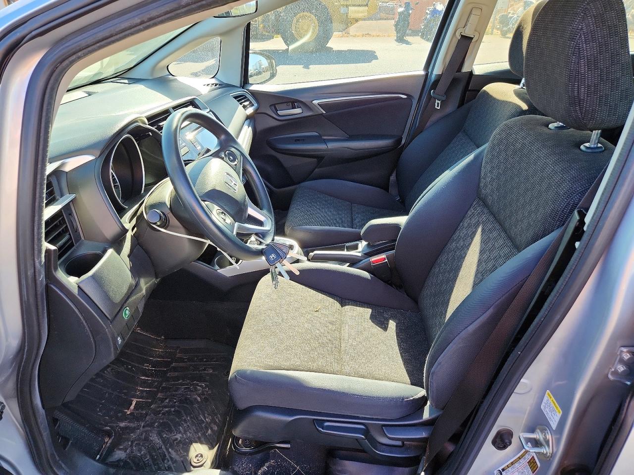 2016 Honda Fit Lx Серебряный vin: JHMGK5H50GS014712