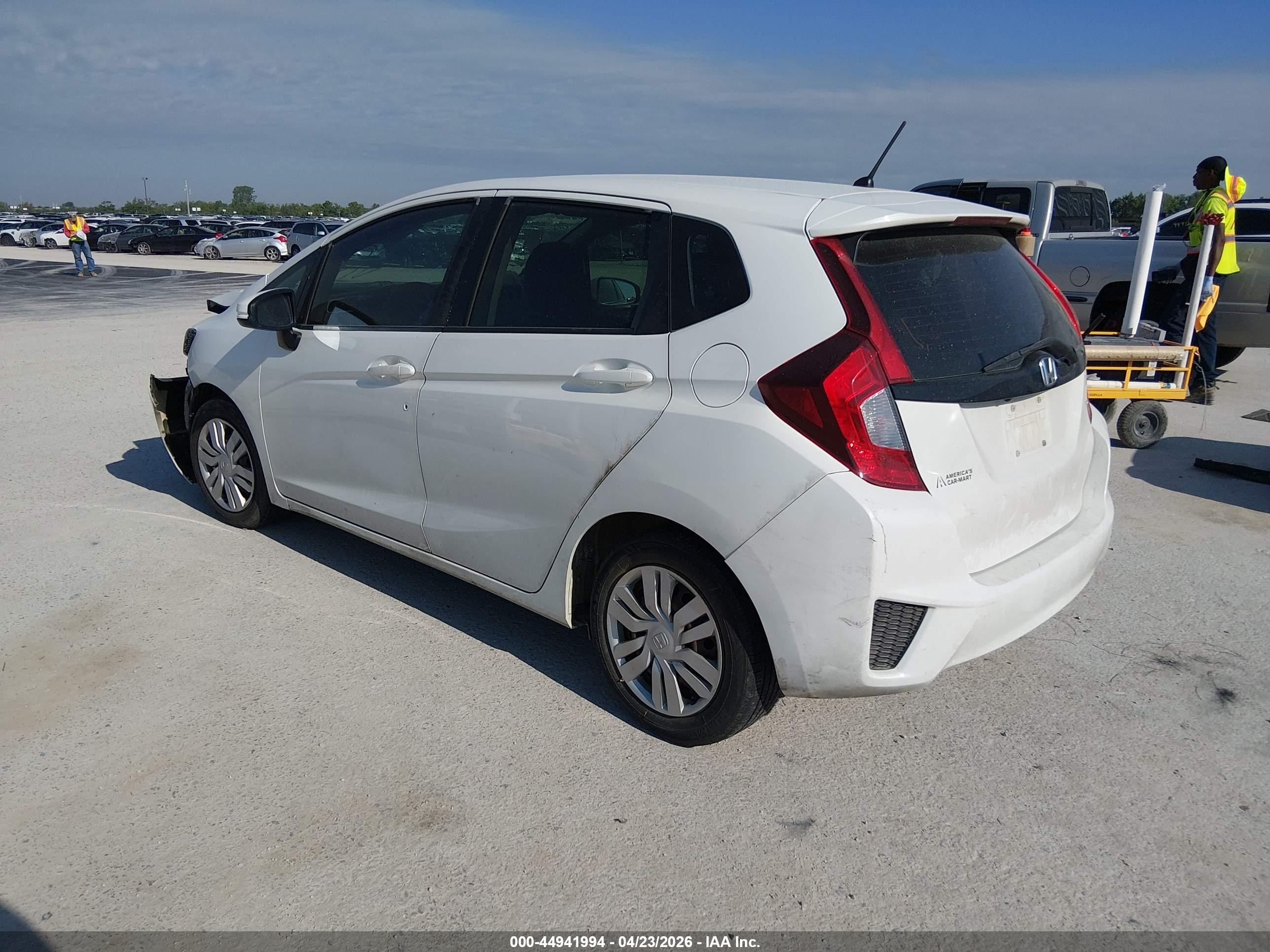 2016 Honda Fit Lx White vin: JHMGK5H53GS002439