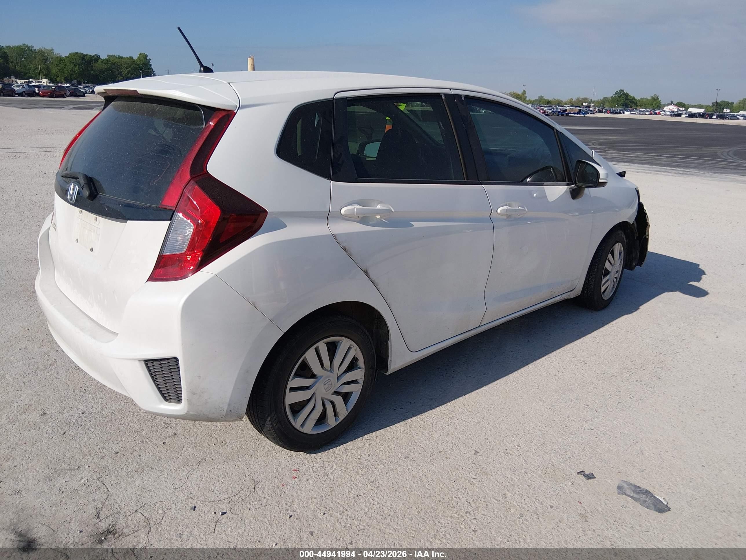 2016 Honda Fit Lx White vin: JHMGK5H53GS002439