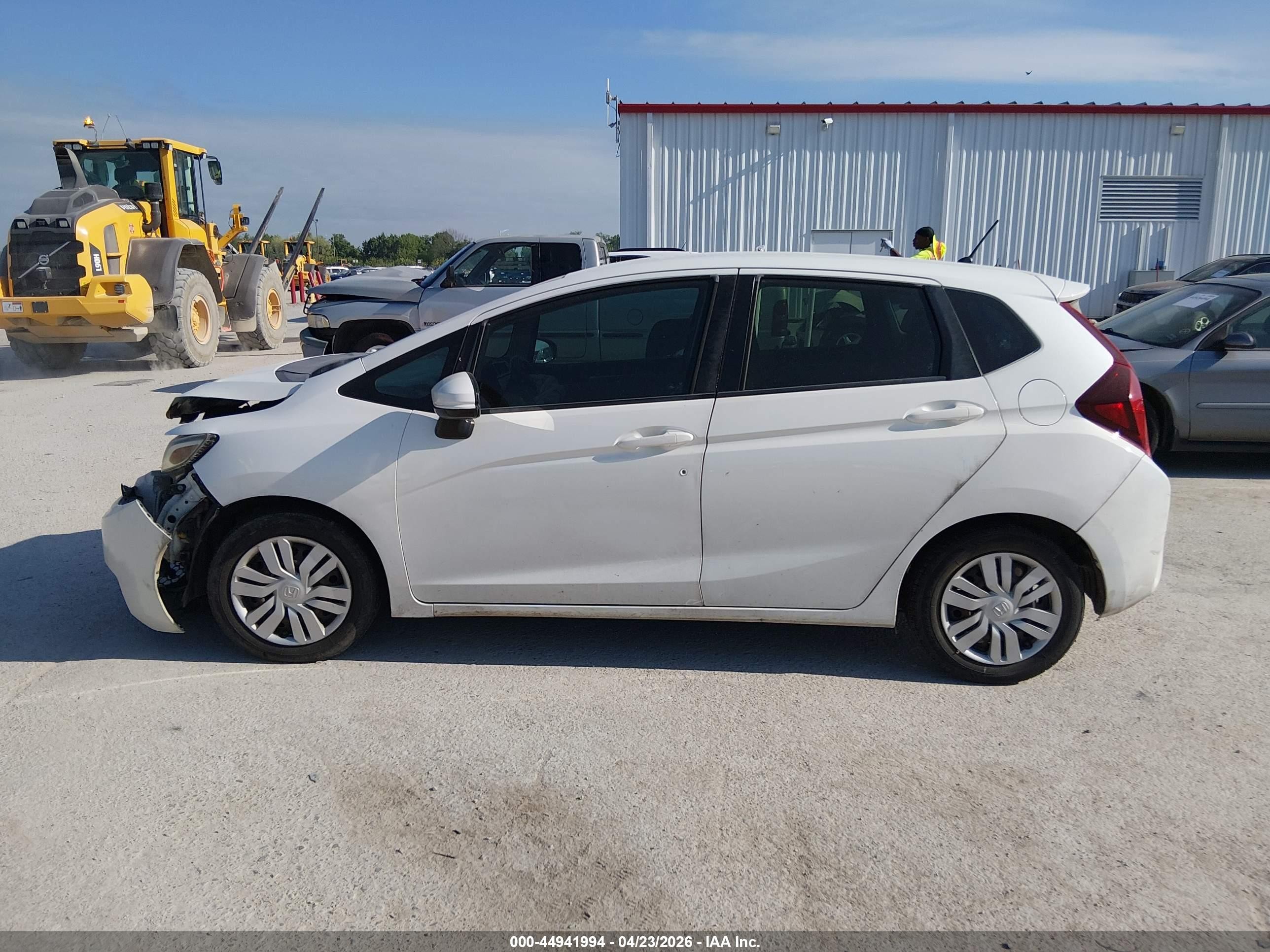 2016 Honda Fit Lx White vin: JHMGK5H53GS002439
