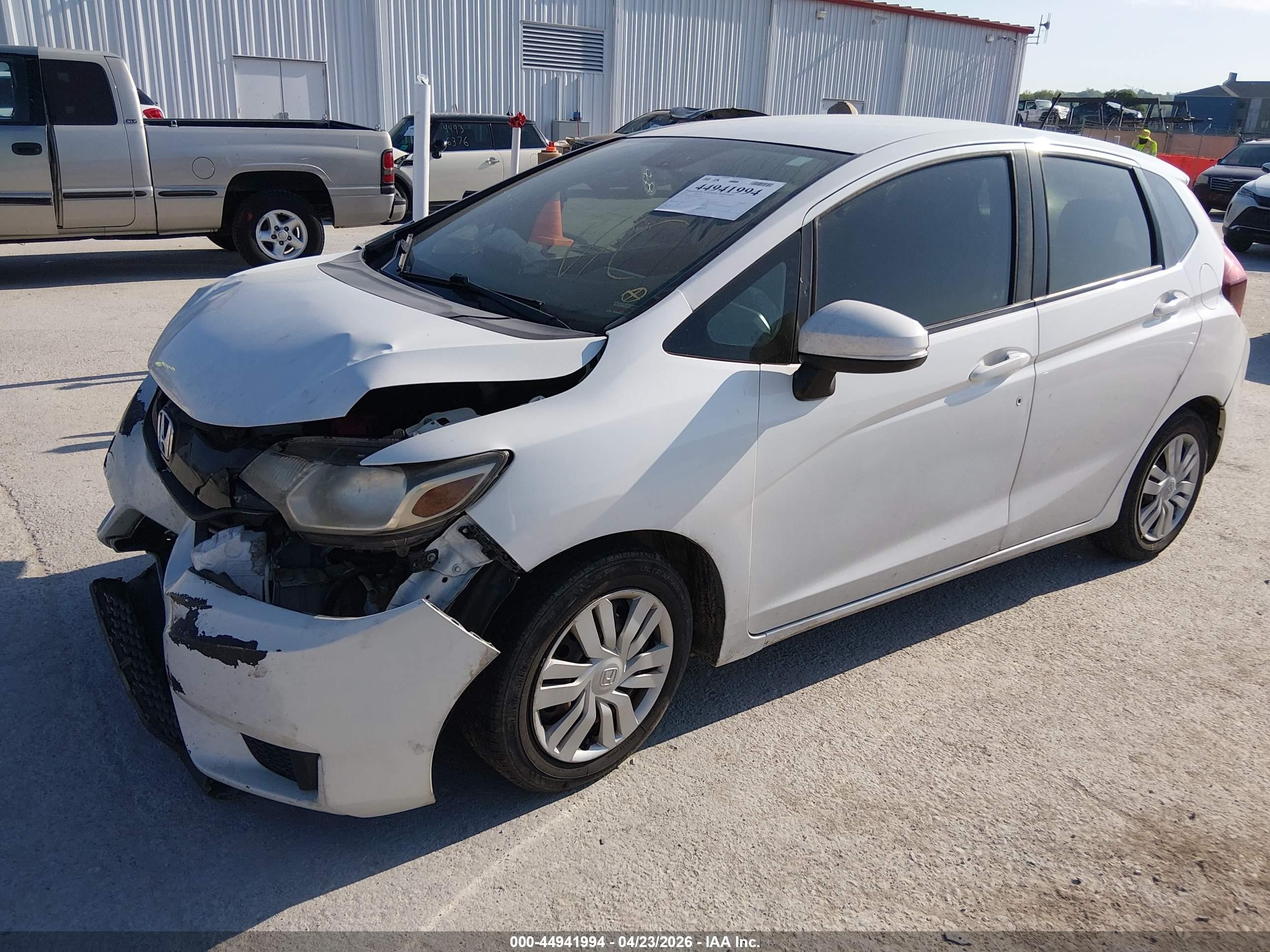 2016 Honda Fit Lx White vin: JHMGK5H53GS002439