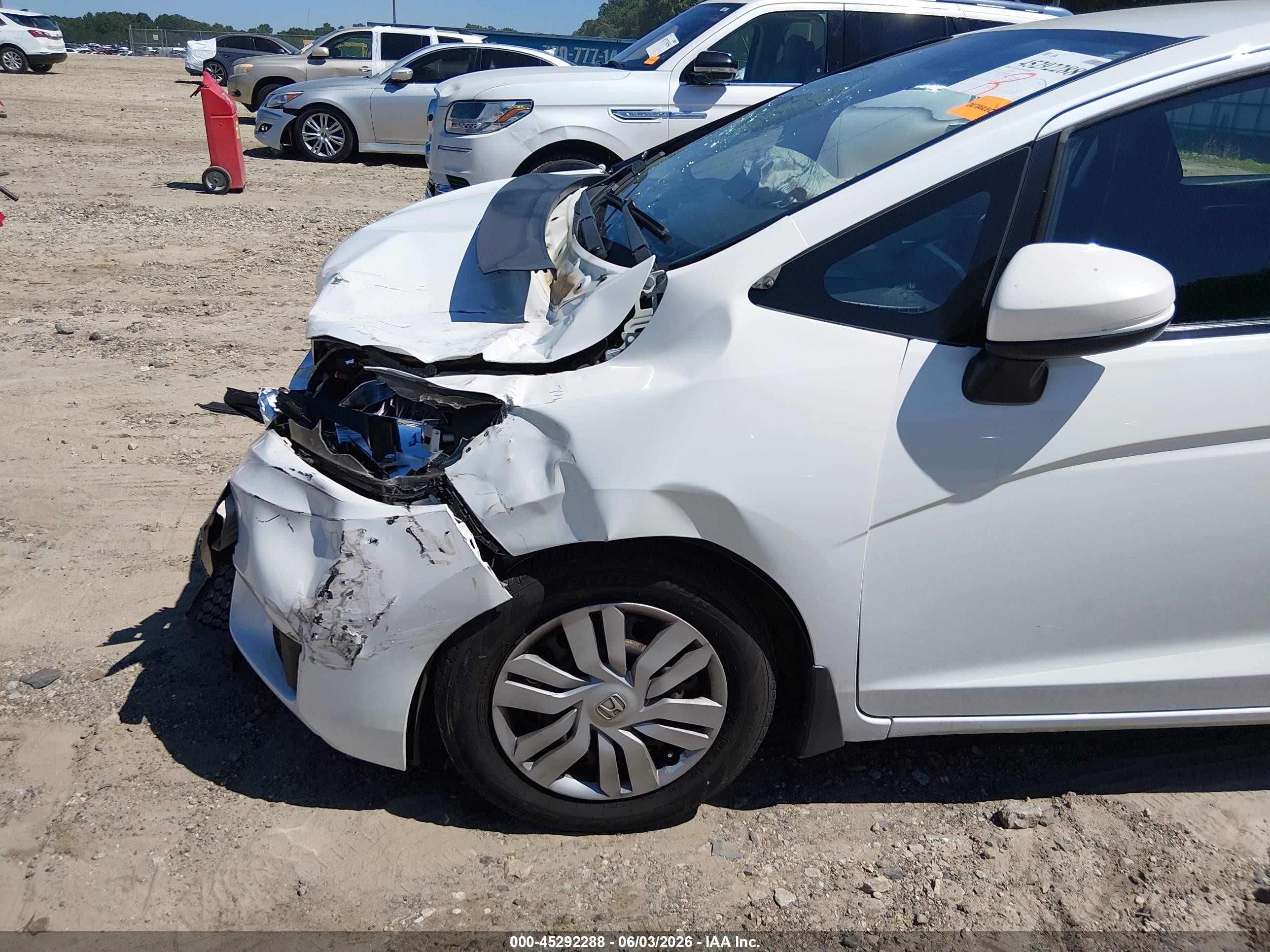 2017 Honda Fit Lx White vin: JHMGK5H56HS005904