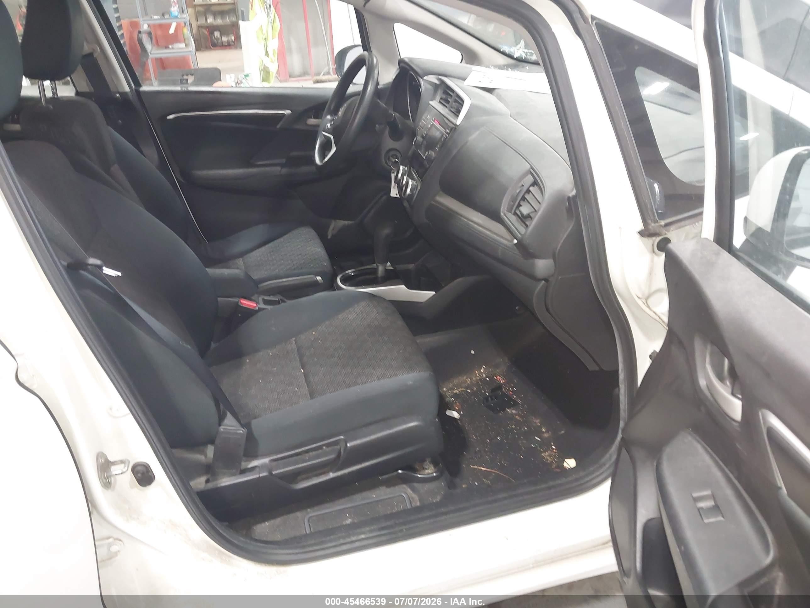2017 Honda Fit Lx White vin: JHMGK5H5XHS007946