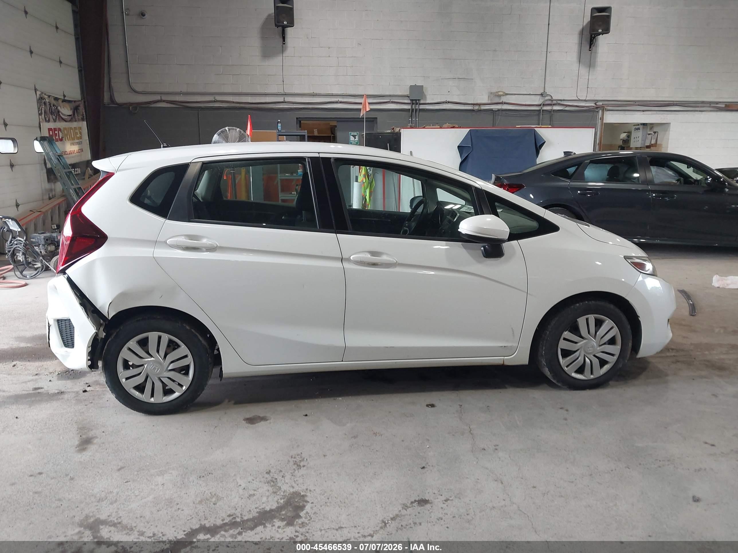 2017 Honda Fit Lx White vin: JHMGK5H5XHS007946