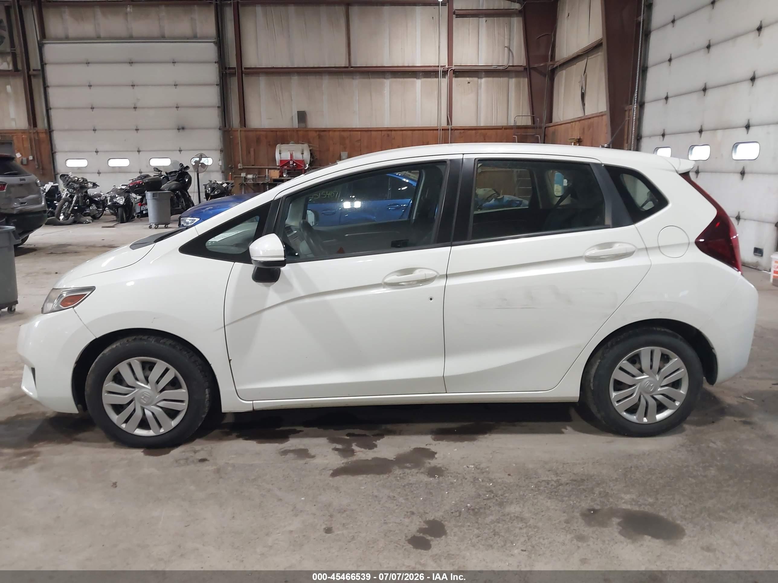 2017 Honda Fit Lx White vin: JHMGK5H5XHS007946
