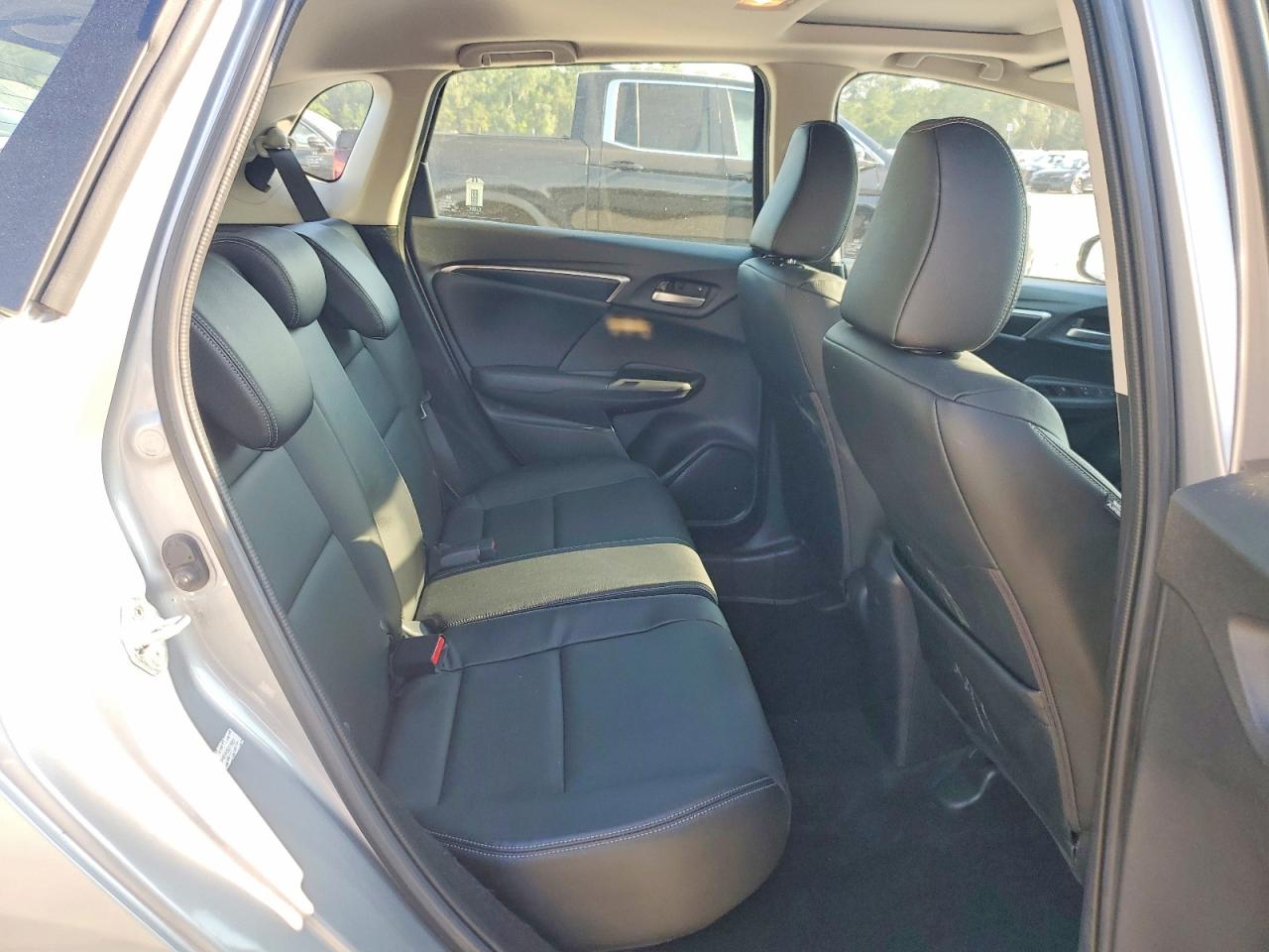 2017 Honda Fit Ex Silver vin: JHMGK5H81HS017887