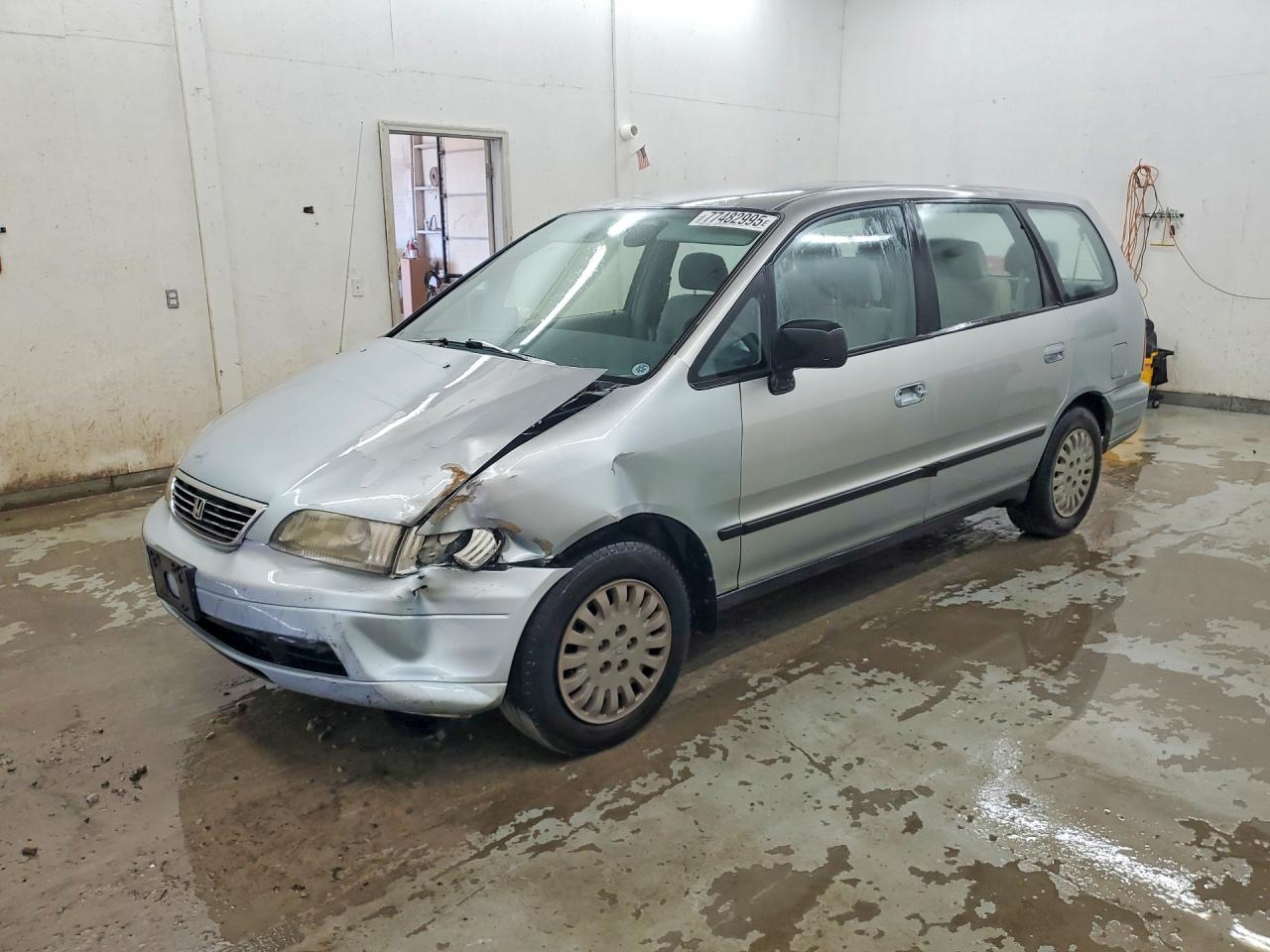 1997 Honda Odyssey Base Silver vin: JHMRA1842VC003200