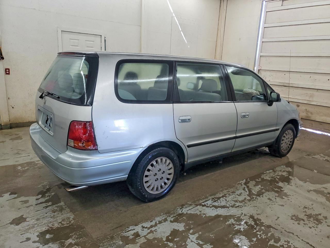 1997 Honda Odyssey Base Silver vin: JHMRA1842VC003200