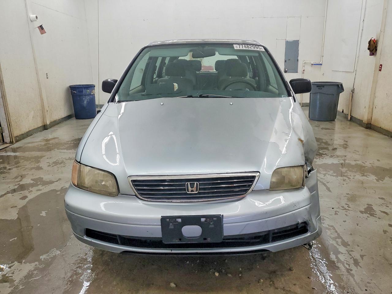 1997 Honda Odyssey Base Silver vin: JHMRA1842VC003200