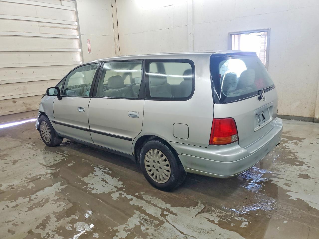1997 Honda Odyssey Base Silver vin: JHMRA1842VC003200