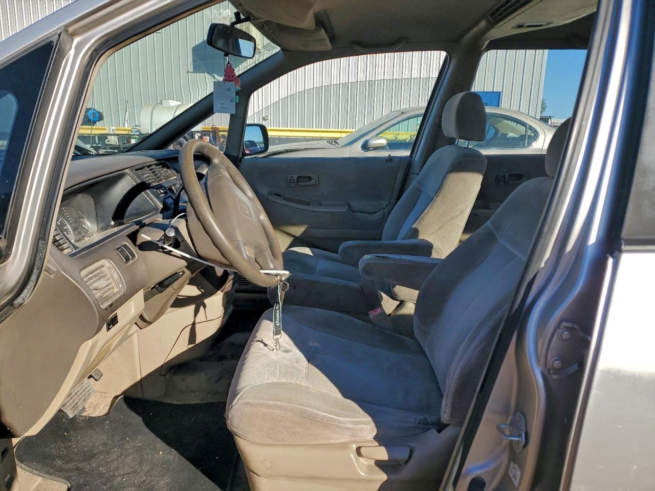 1997 Honda Odyssey Base Silver vin: JHMRA1847VC005380