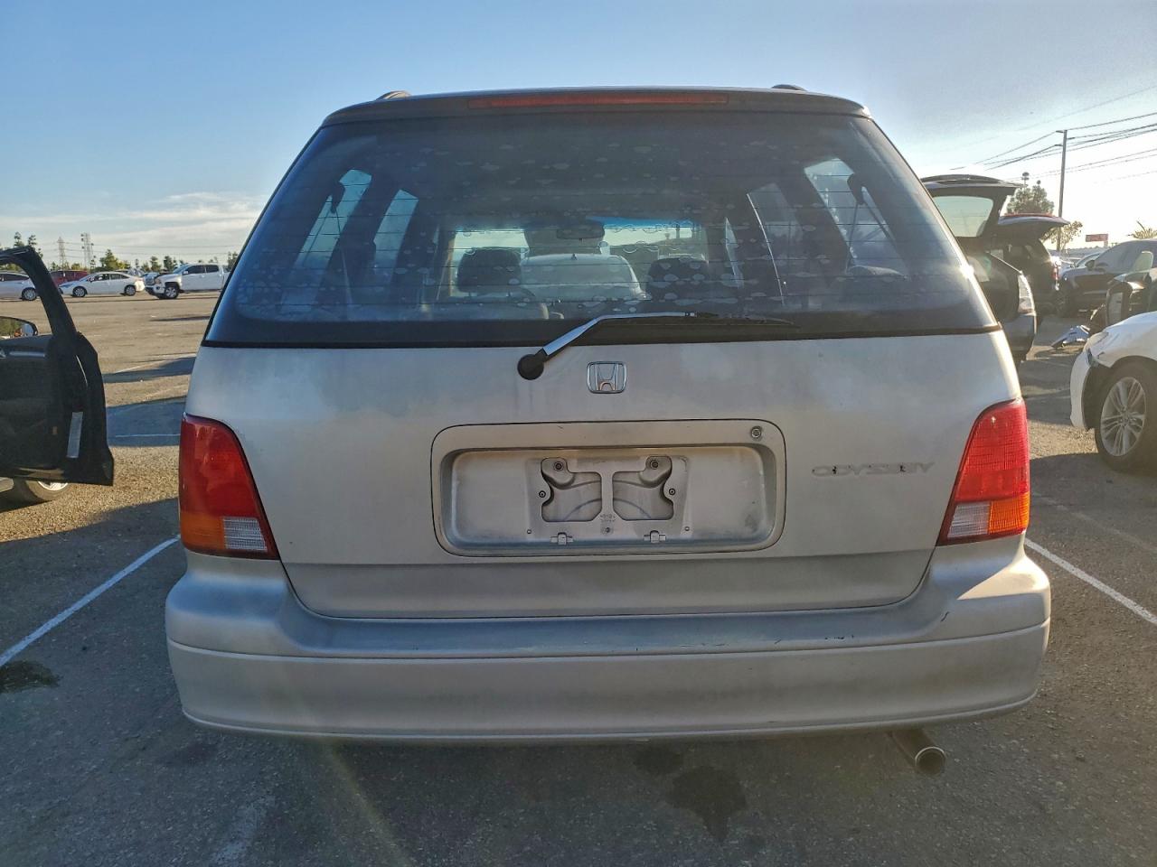 1997 Honda Odyssey Base Серебряный vin: JHMRA1861VC013072