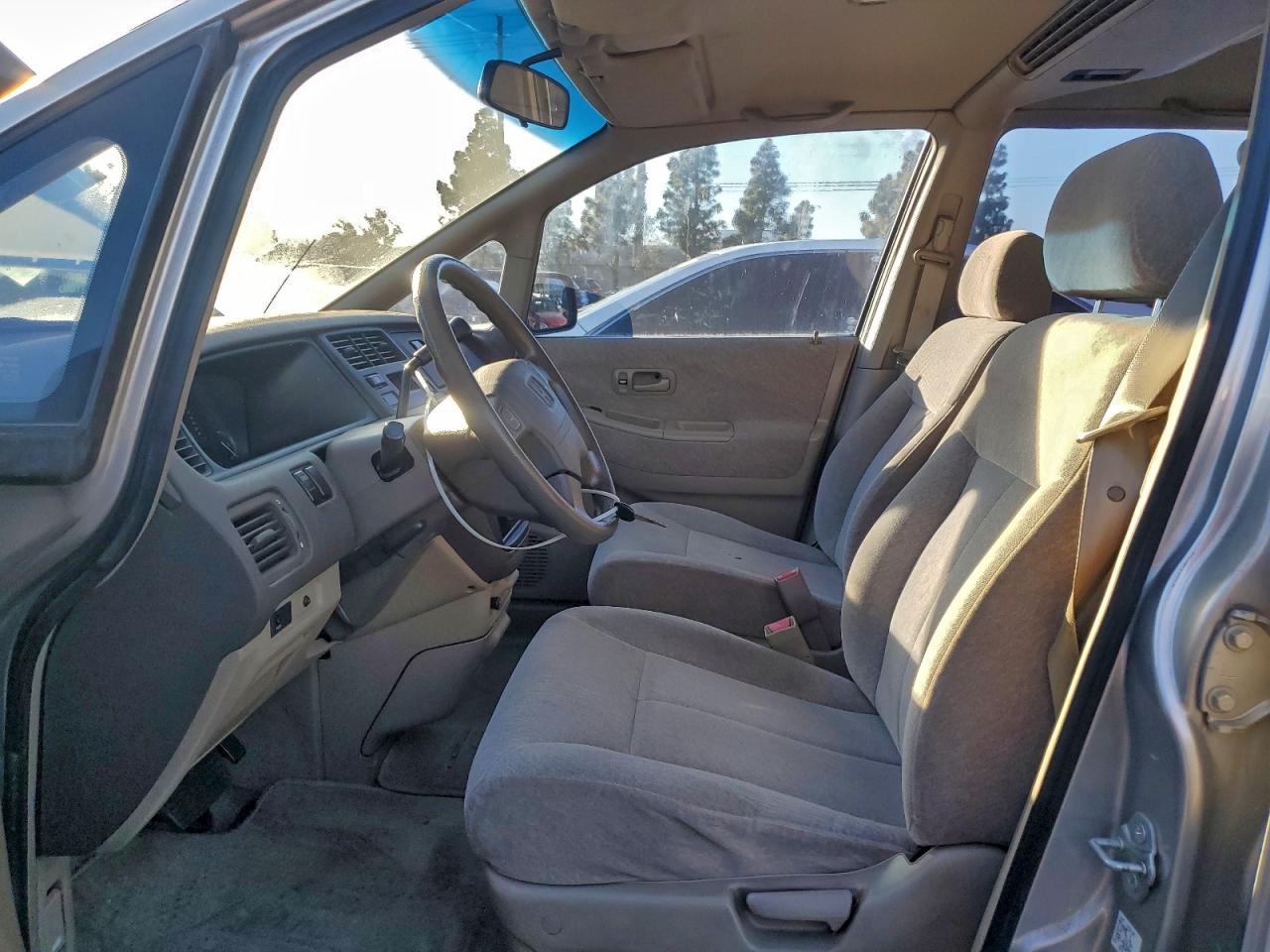 1997 Honda Odyssey Base Серебряный vin: JHMRA1861VC013072