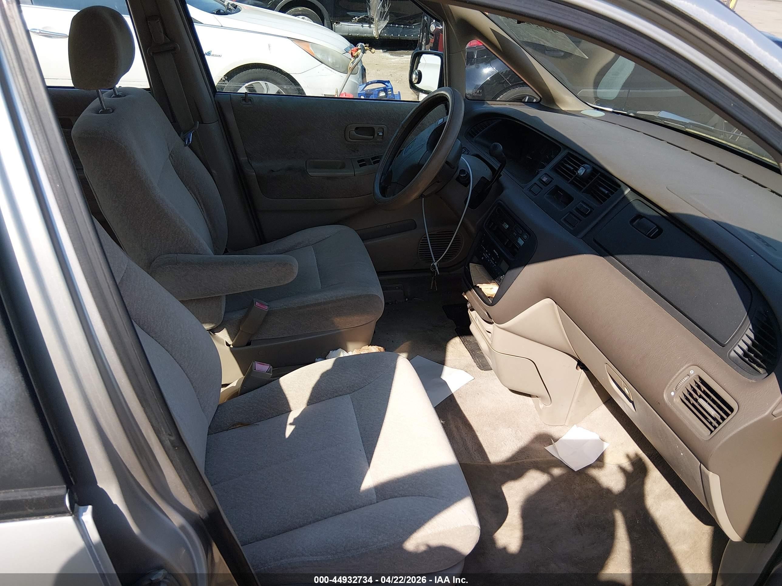 1997 Honda Odyssey Lx Silver vin: JHMRA1865VC003905