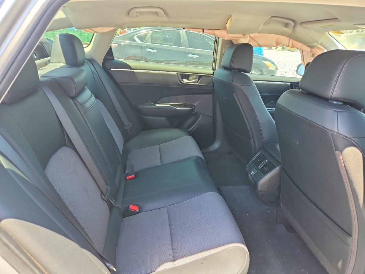 2018 Honda Clarity Silver vin: JHMZC5F12JC004710