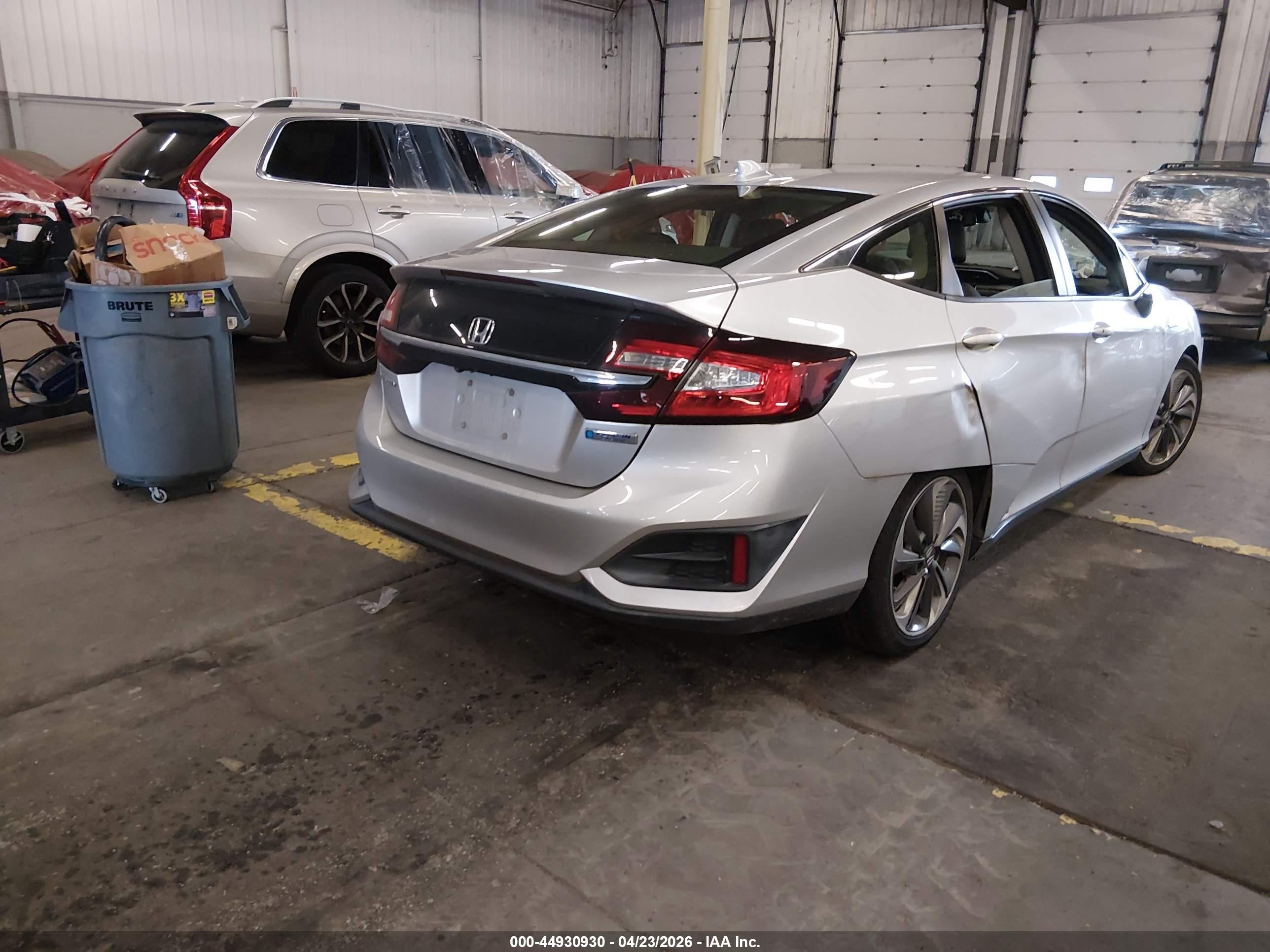 2018 Honda Clarity Plug-in Hybrid   Silver vin: JHMZC5F12JC012600