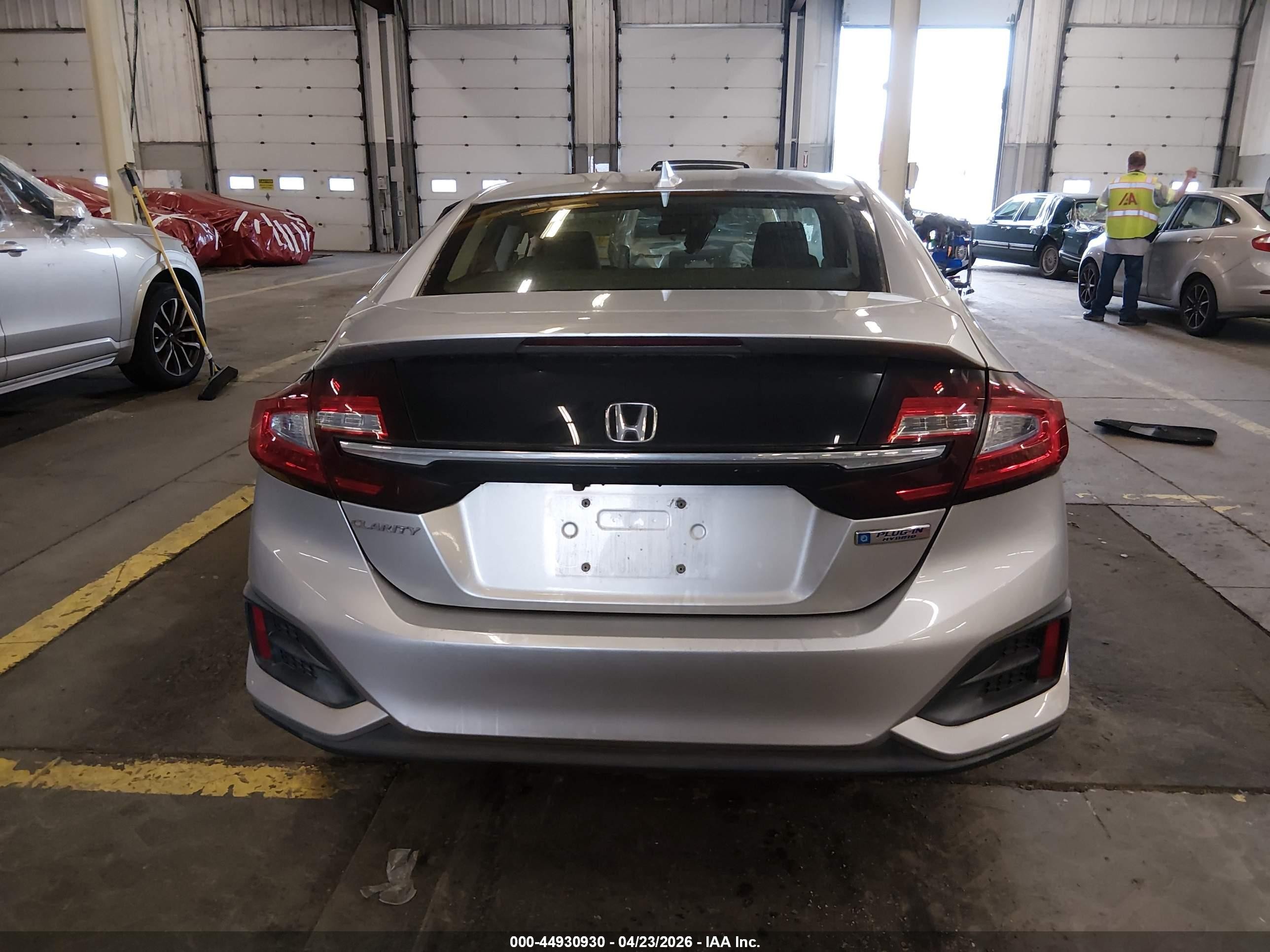 2018 Honda Clarity Plug-in Hybrid   Silver vin: JHMZC5F12JC012600