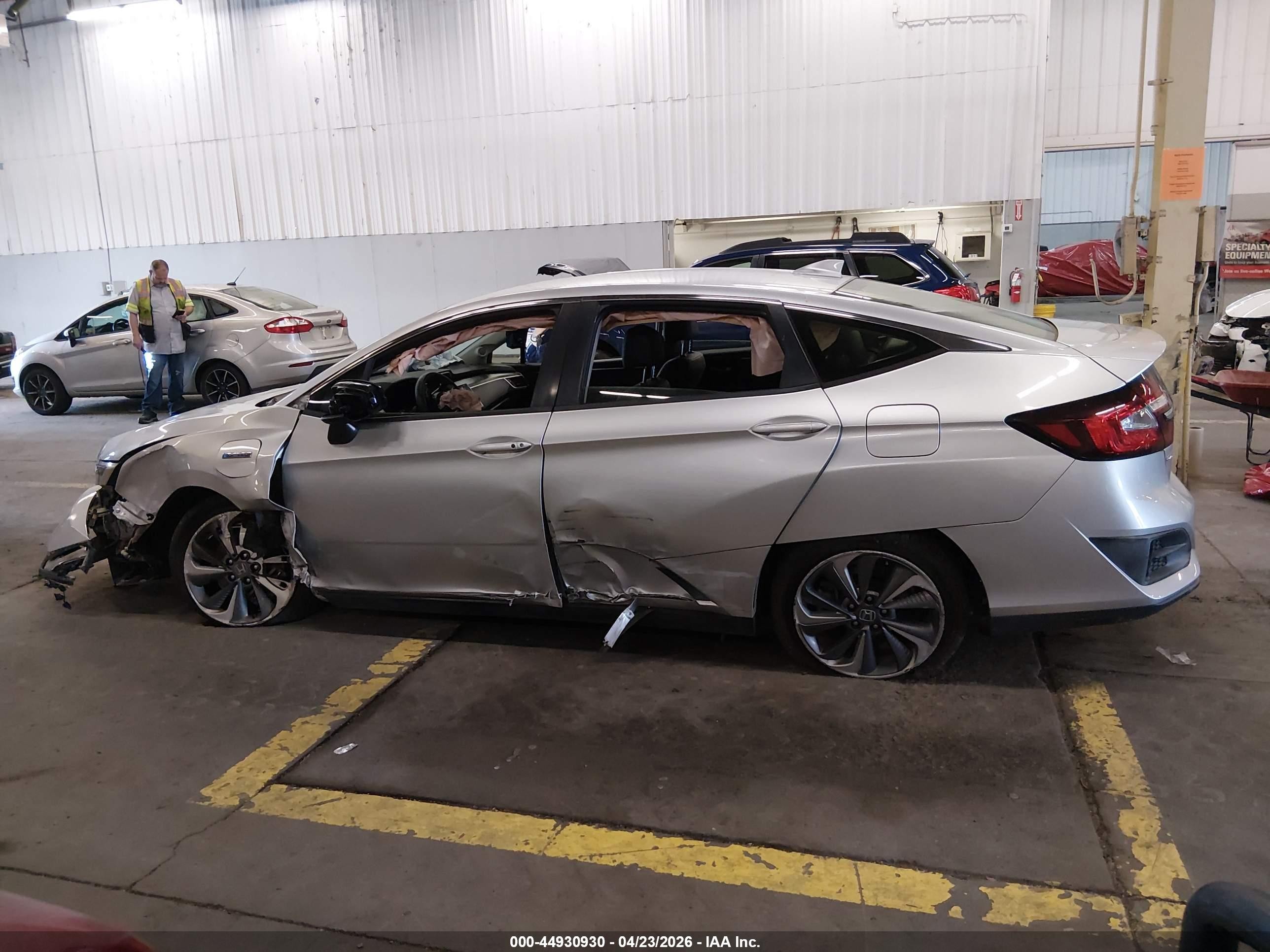 2018 Honda Clarity Plug-in Hybrid   Silver vin: JHMZC5F12JC012600