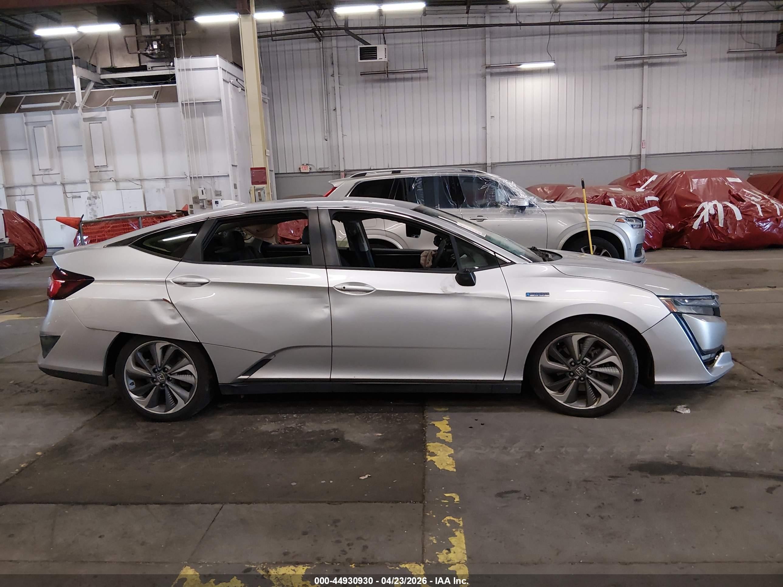2018 Honda Clarity Plug-in Hybrid   Silver vin: JHMZC5F12JC012600
