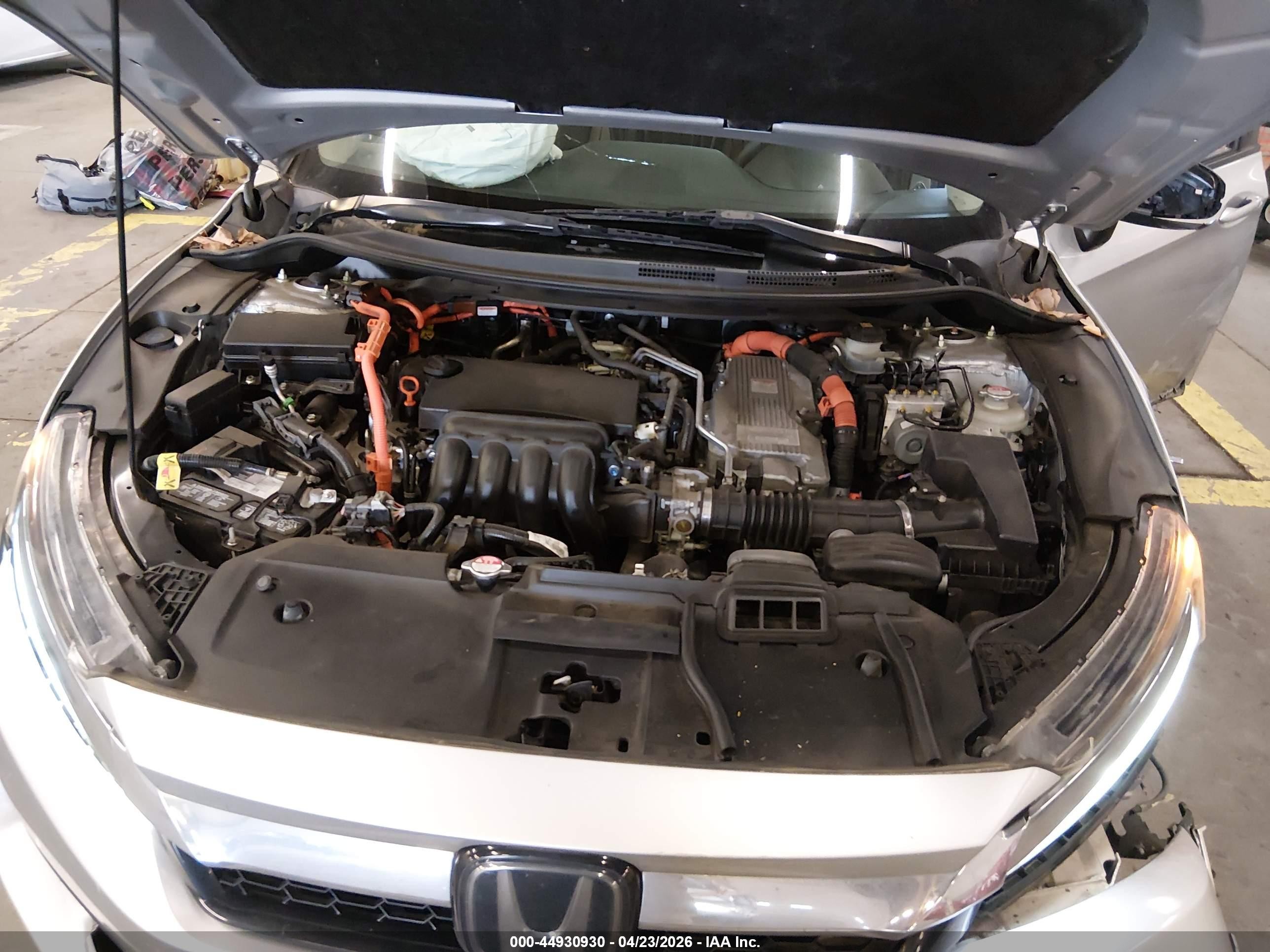 2018 Honda Clarity Plug-in Hybrid   Silver vin: JHMZC5F12JC012600
