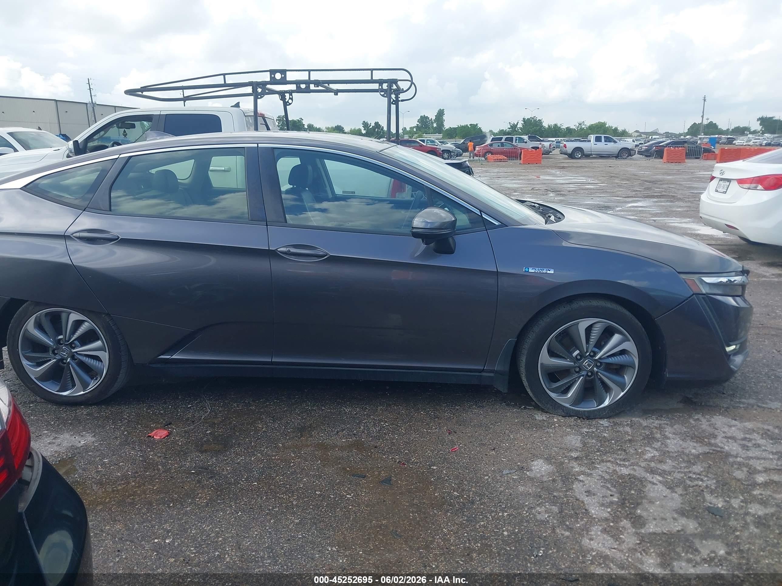 2018 Honda Clarity Plug-in Hybrid   Gray vin: JHMZC5F13JC009933