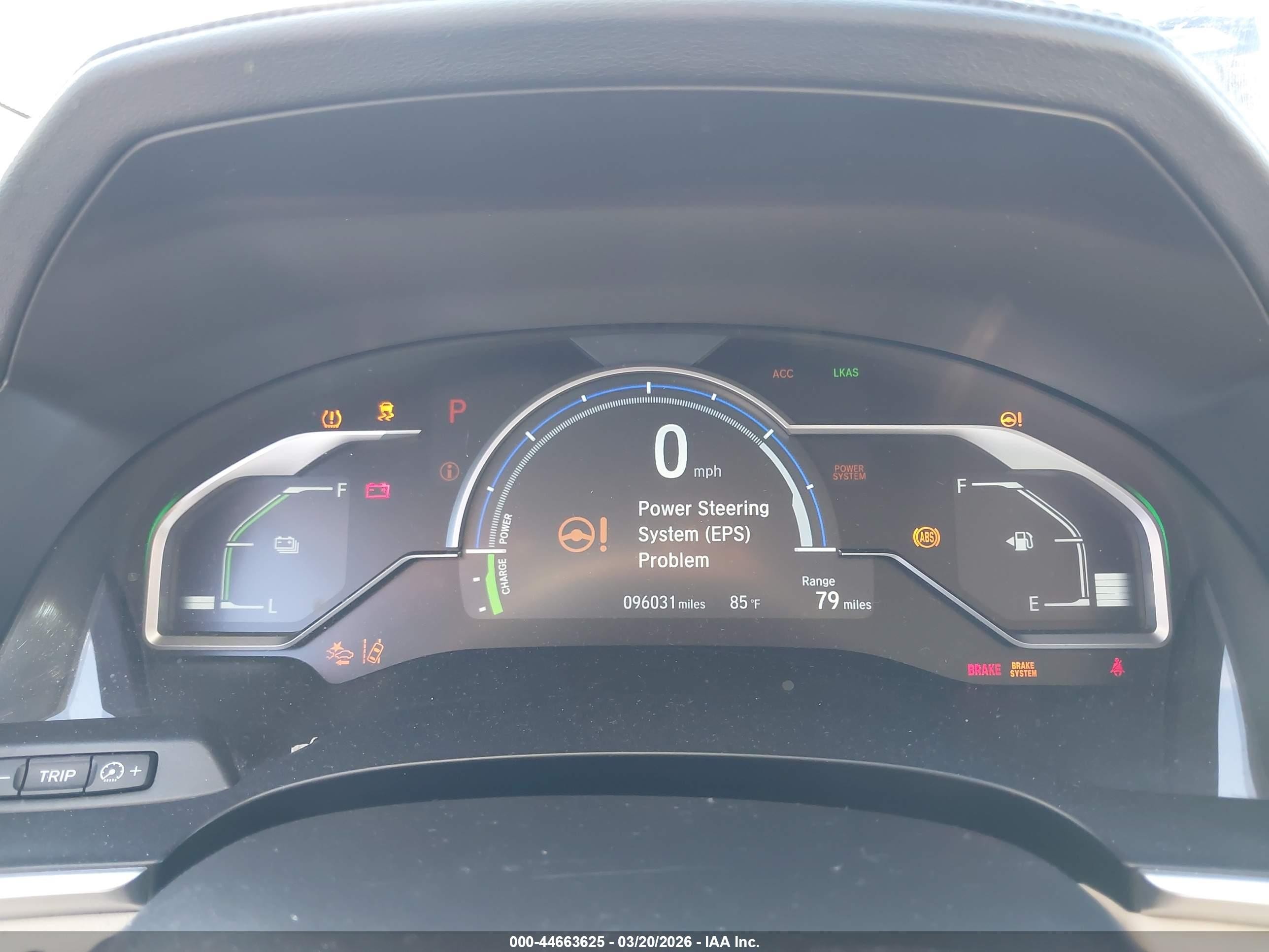 2018 Honda Clarity Plug-in Hybrid   White vin: JHMZC5F15JC012395