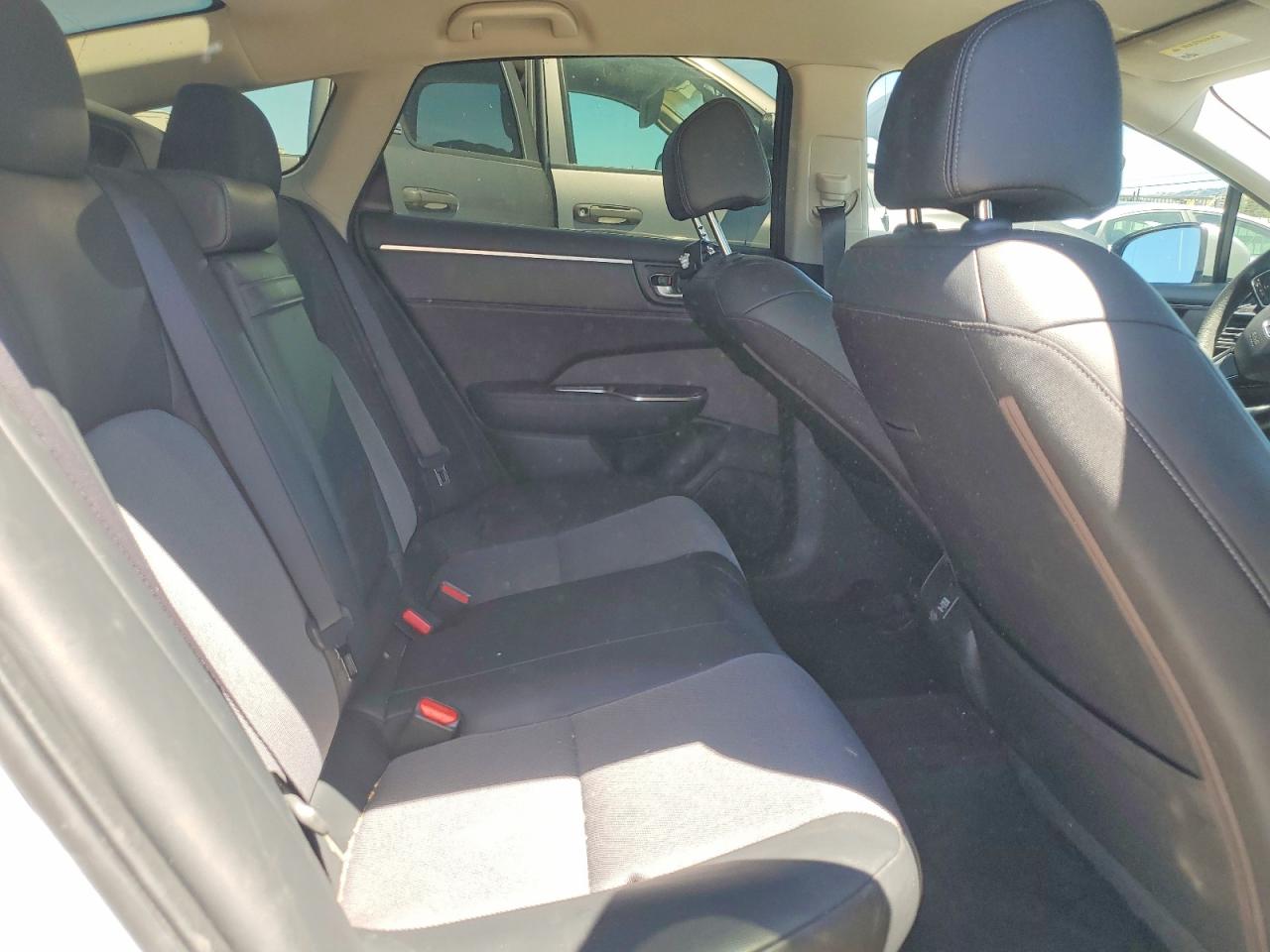 2019 Honda Clarity Silver vin: JHMZC5F15KC006792