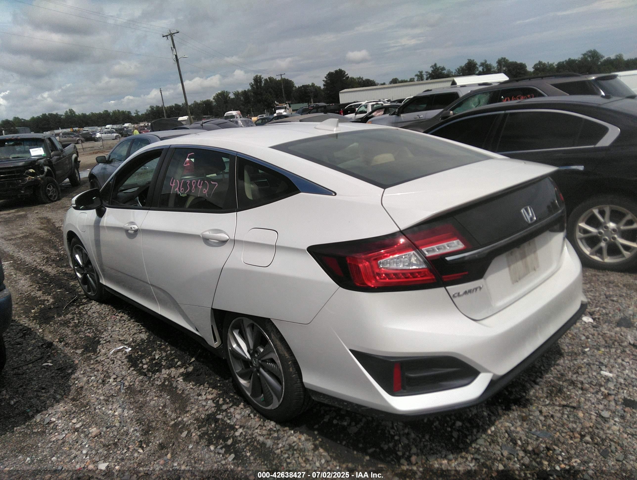 2021 Honda Clarity Plug-in Hybrid   White vin: JHMZC5F15MC000204