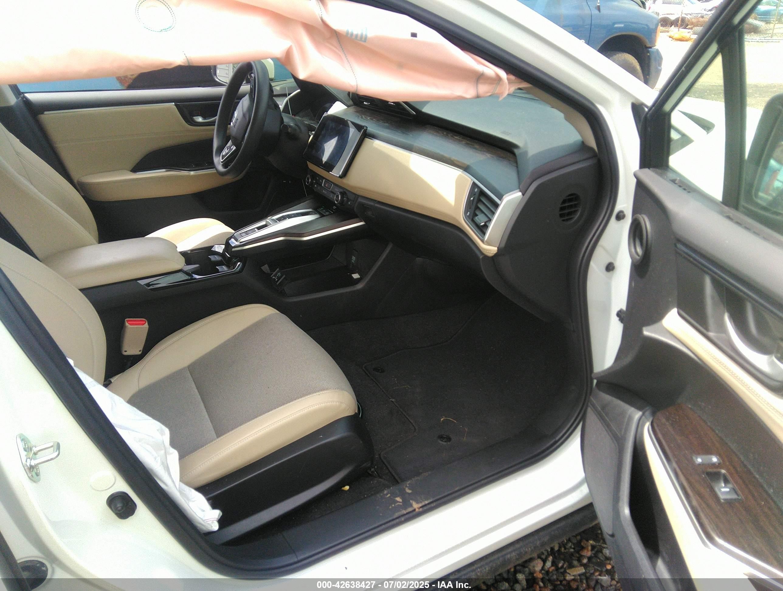 2021 Honda Clarity Plug-in Hybrid   White vin: JHMZC5F15MC000204
