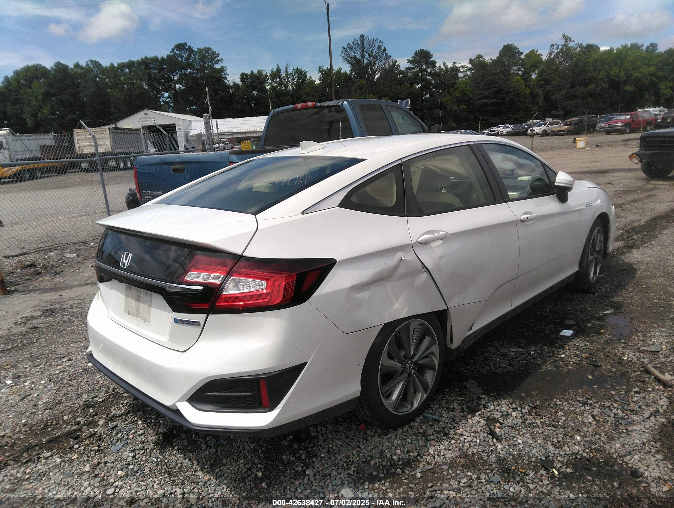 2021 Honda Clarity Plug-in Hybrid   White vin: JHMZC5F15MC000204