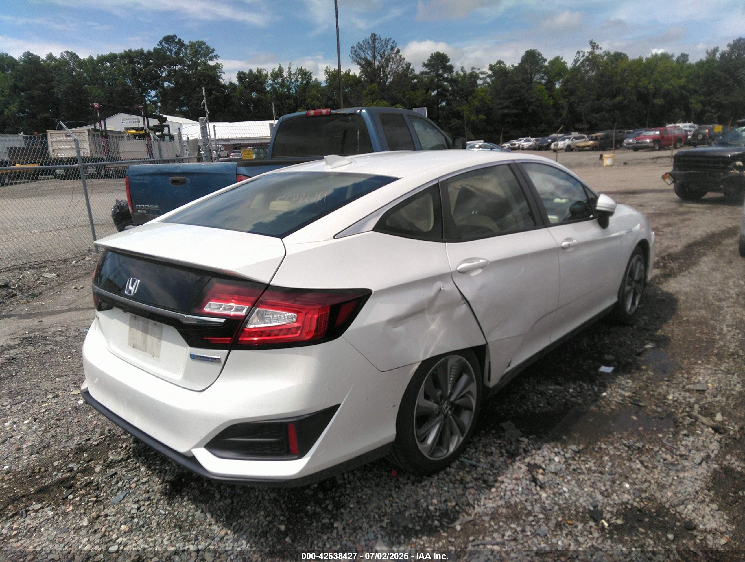 2021 Honda Clarity Plug-in Hybrid   White vin: JHMZC5F15MC000204