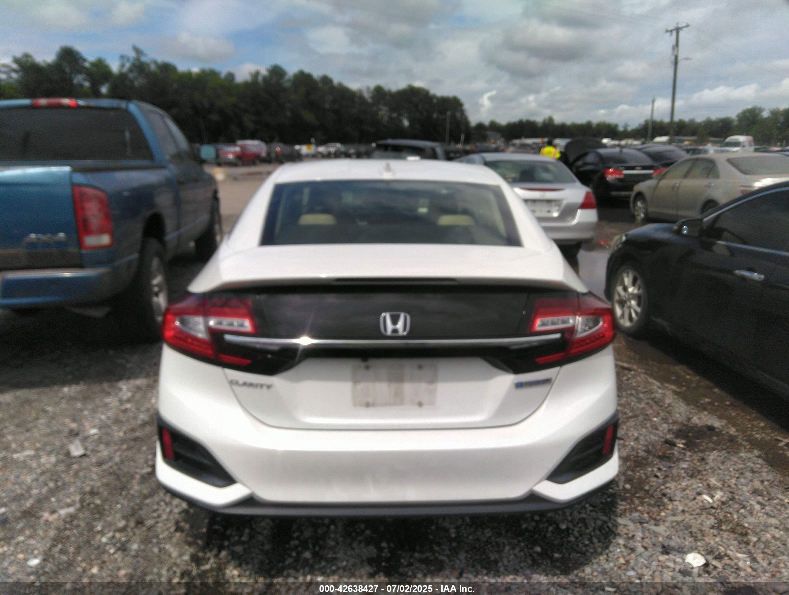 2021 Honda Clarity Plug-in Hybrid   White vin: JHMZC5F15MC000204