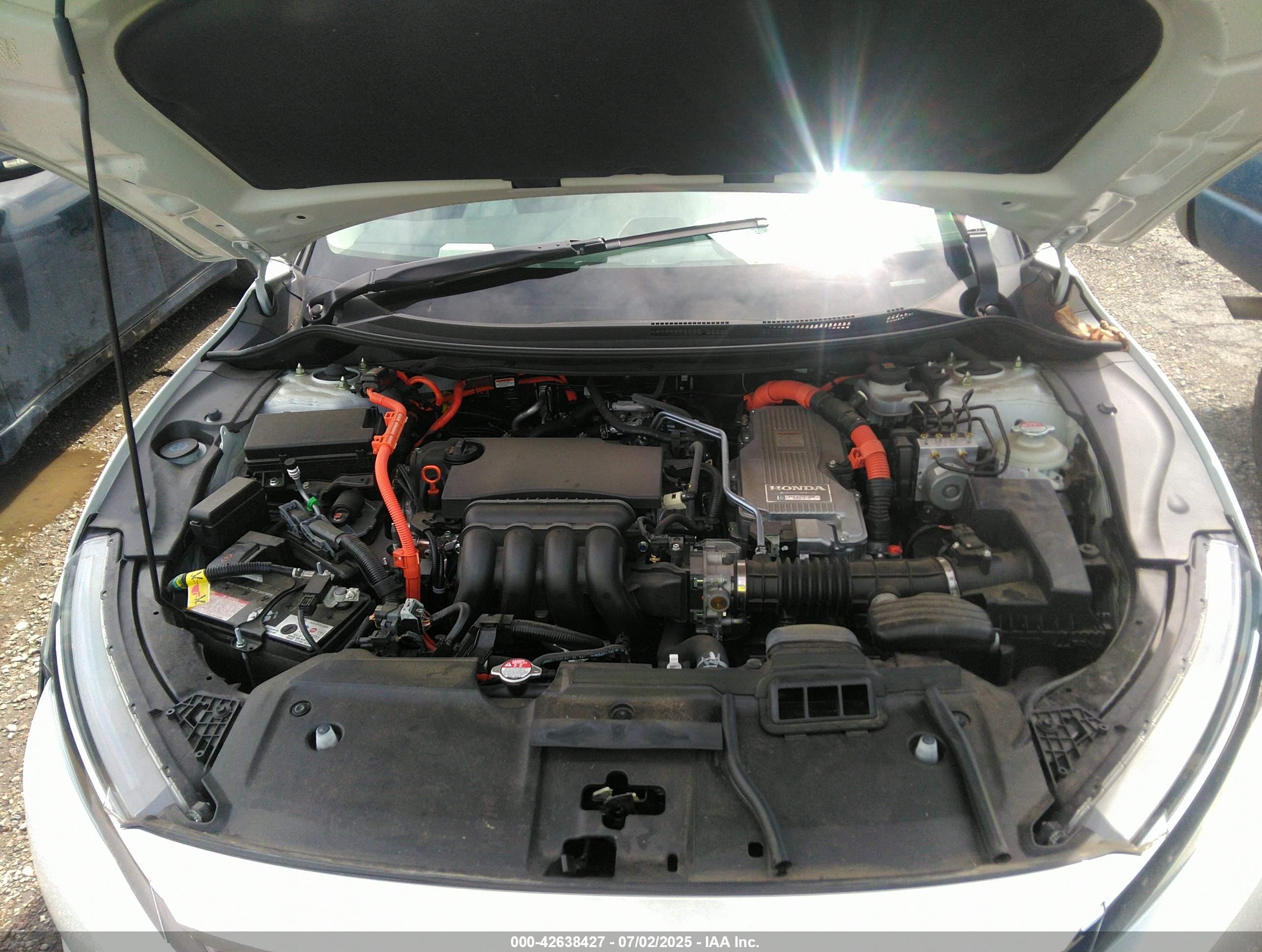 2021 Honda Clarity Plug-in Hybrid   White vin: JHMZC5F15MC000204