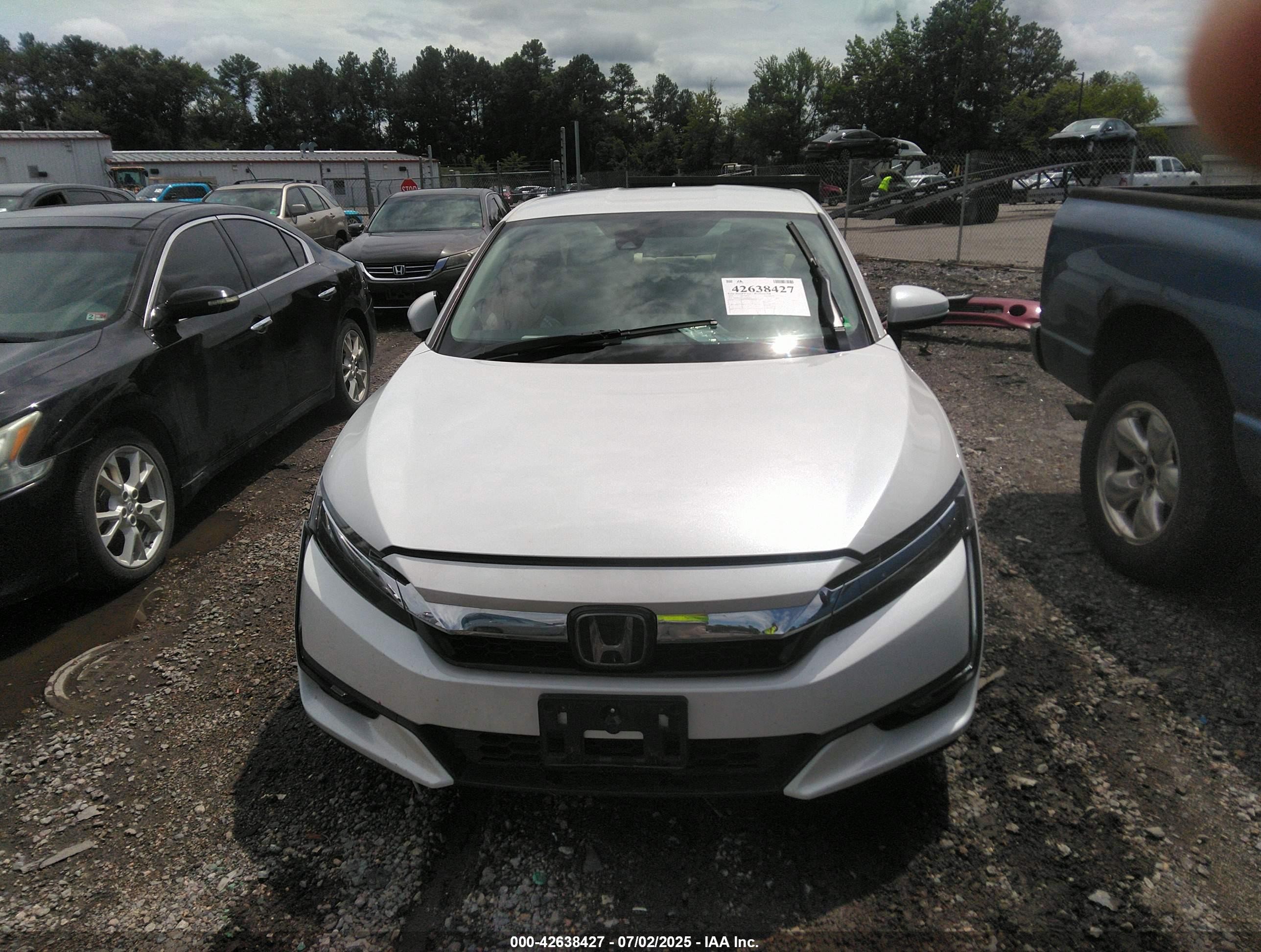 2021 Honda Clarity Plug-in Hybrid   White vin: JHMZC5F15MC000204