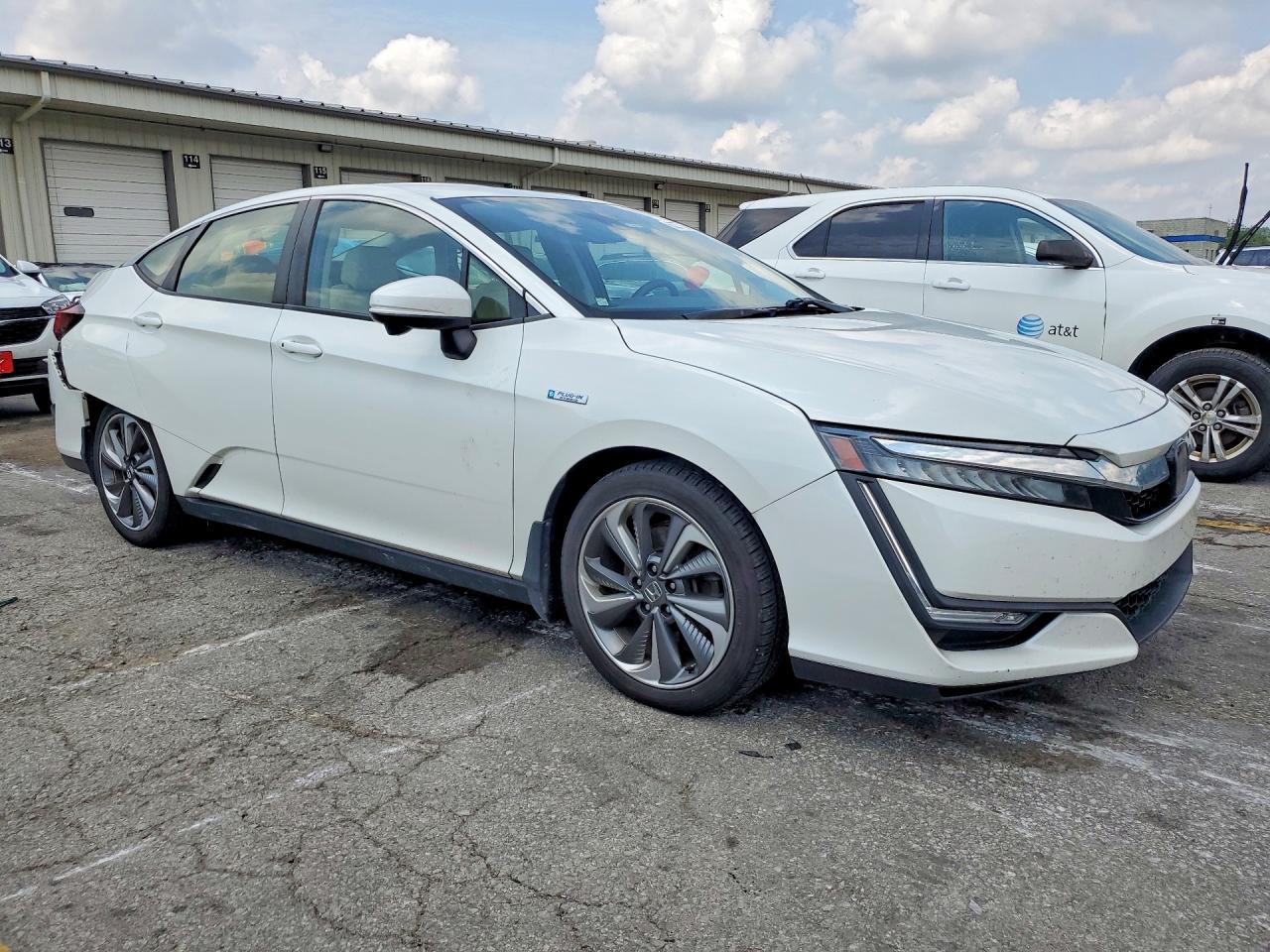 2018 Honda Clarity White vin: JHMZC5F19JC002260
