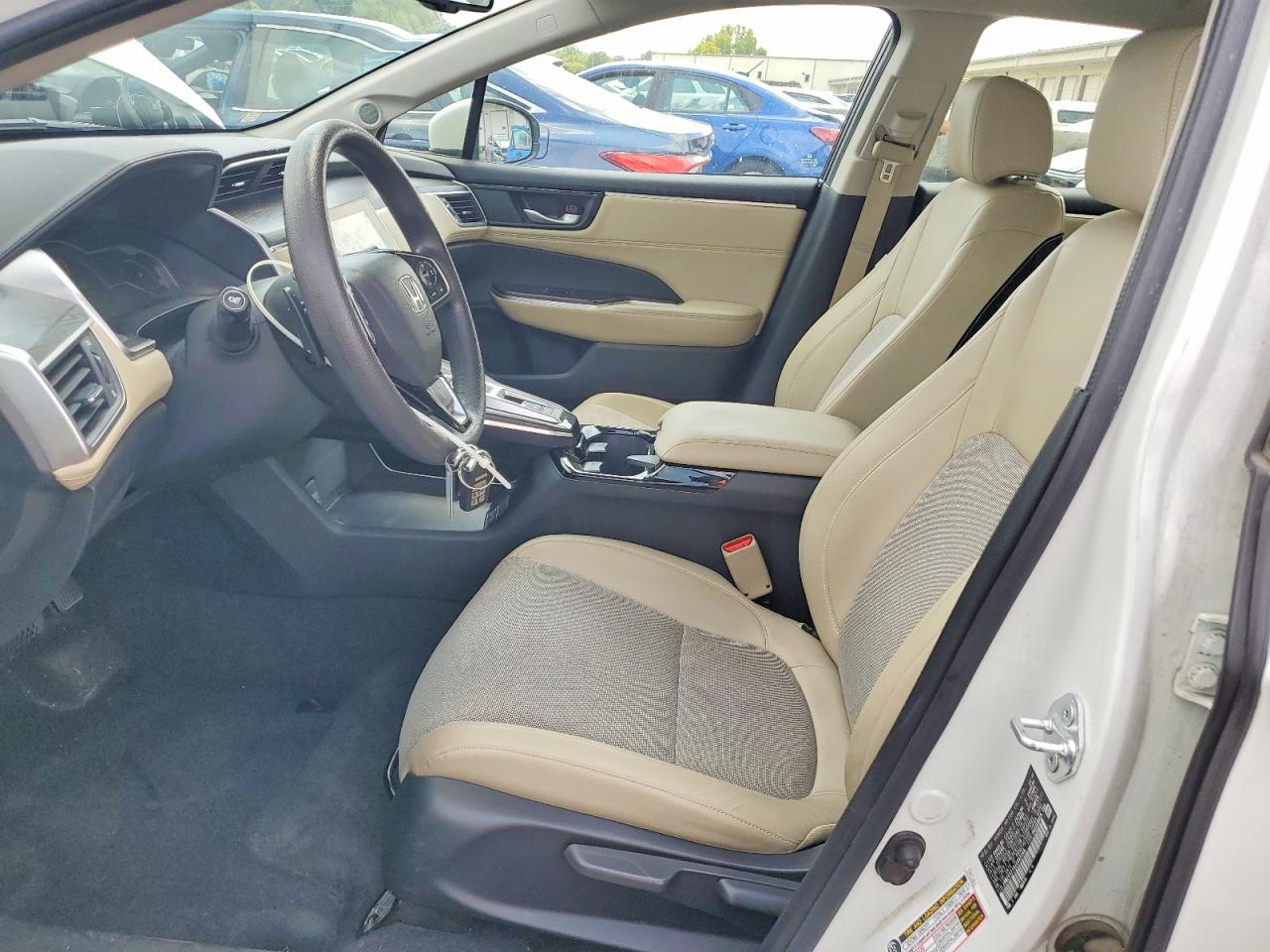 2018 Honda Clarity White vin: JHMZC5F19JC002260