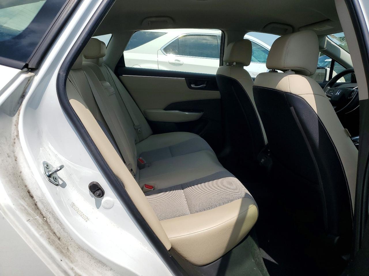 2018 Honda Clarity White vin: JHMZC5F19JC002260