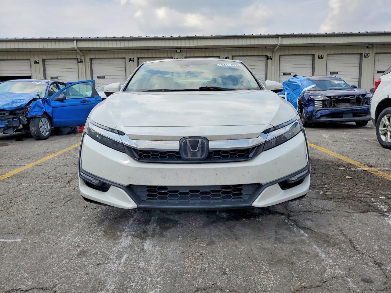2018 Honda Clarity White vin: JHMZC5F19JC002260