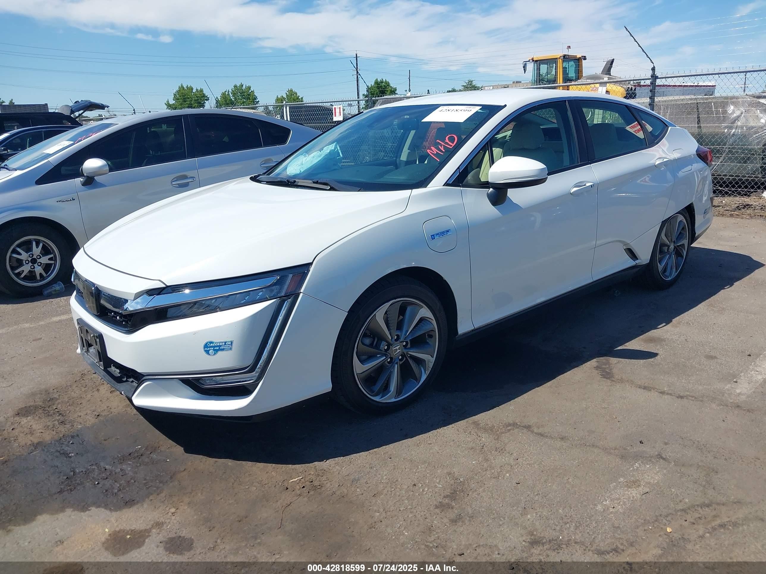 2020 Honda Clarity Plug-in Hybrid Touring White vin: JHMZC5F30LC002801