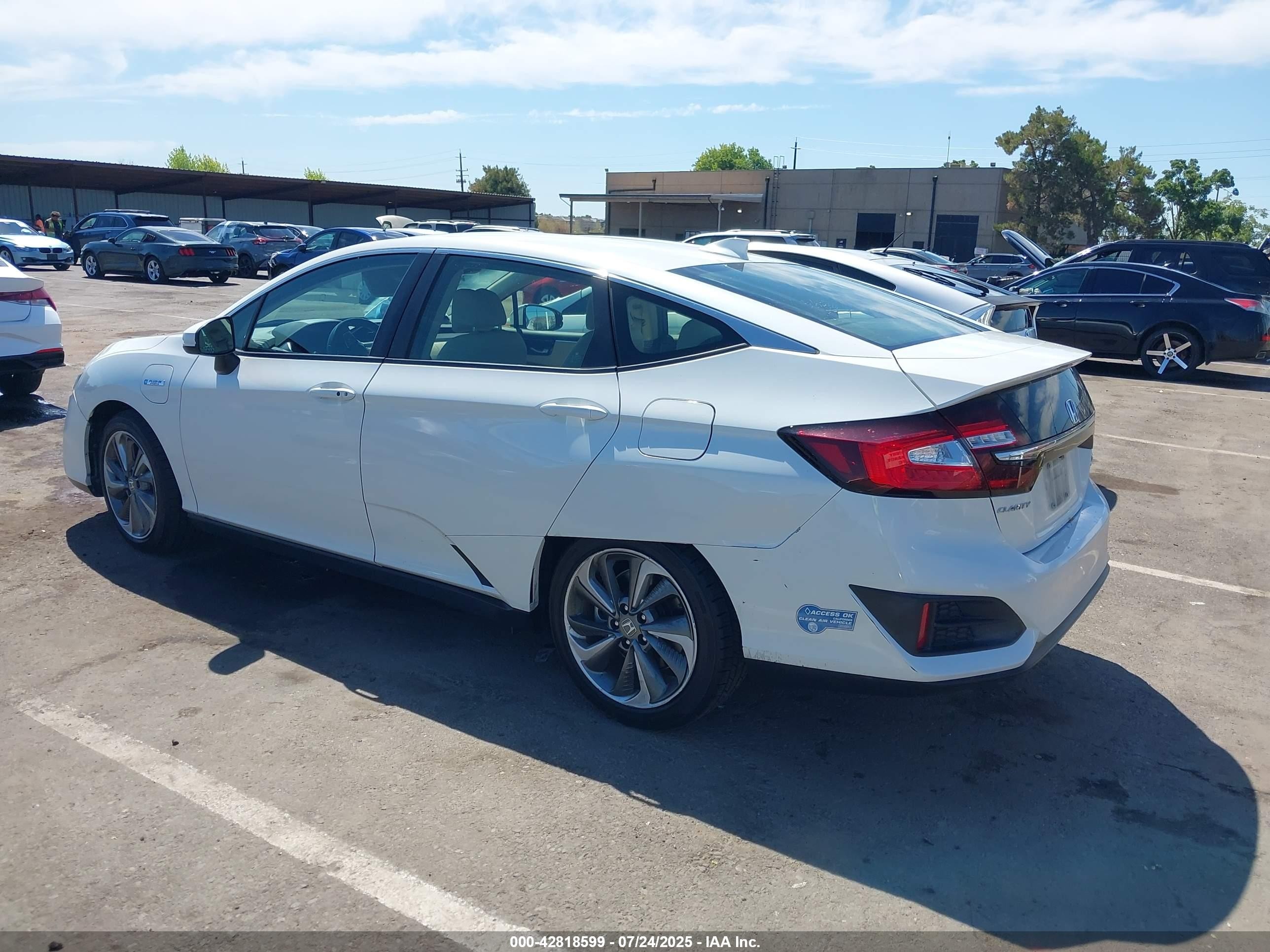 2020 Honda Clarity Plug-in Hybrid Touring White vin: JHMZC5F30LC002801