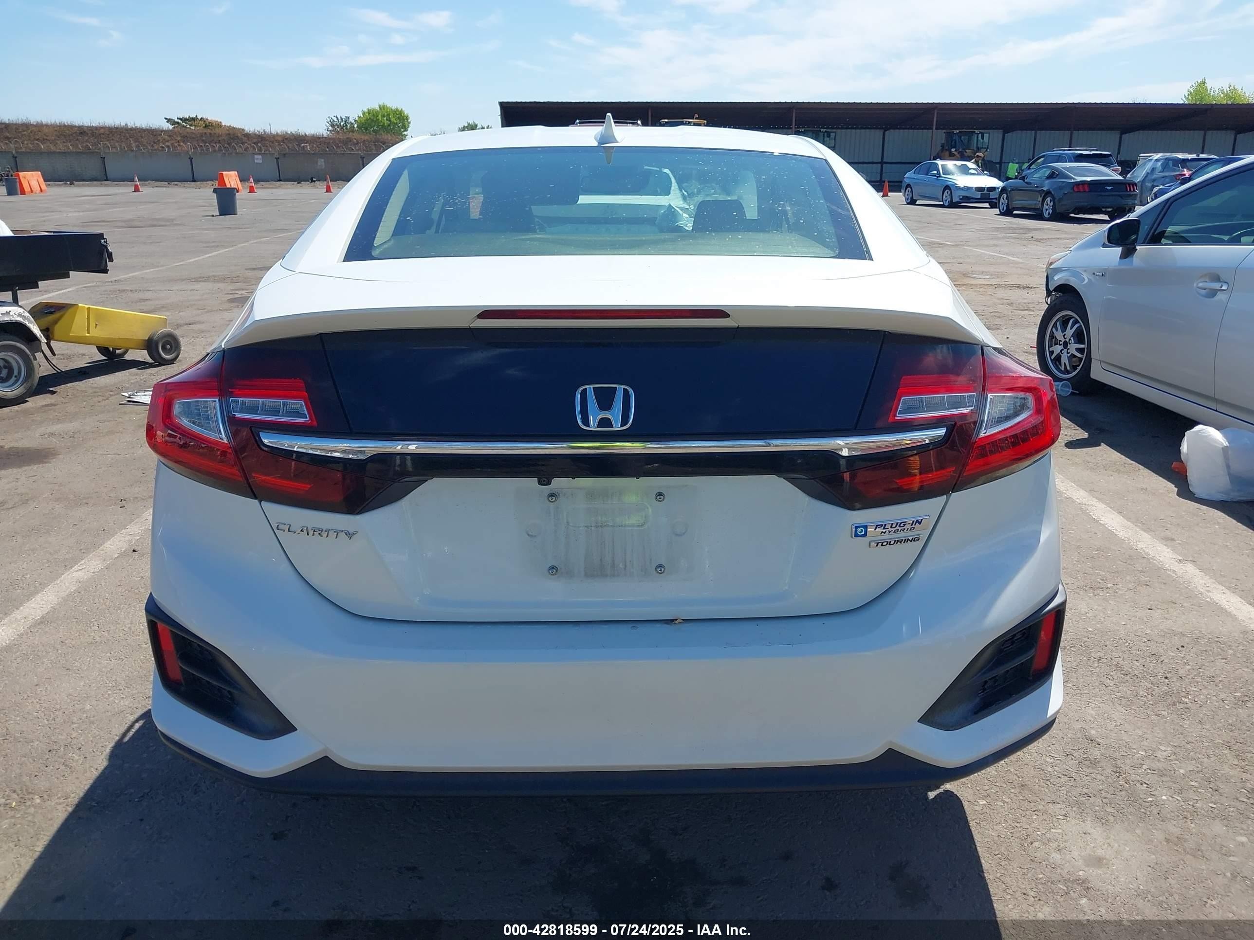 2020 Honda Clarity Plug-in Hybrid Touring White vin: JHMZC5F30LC002801