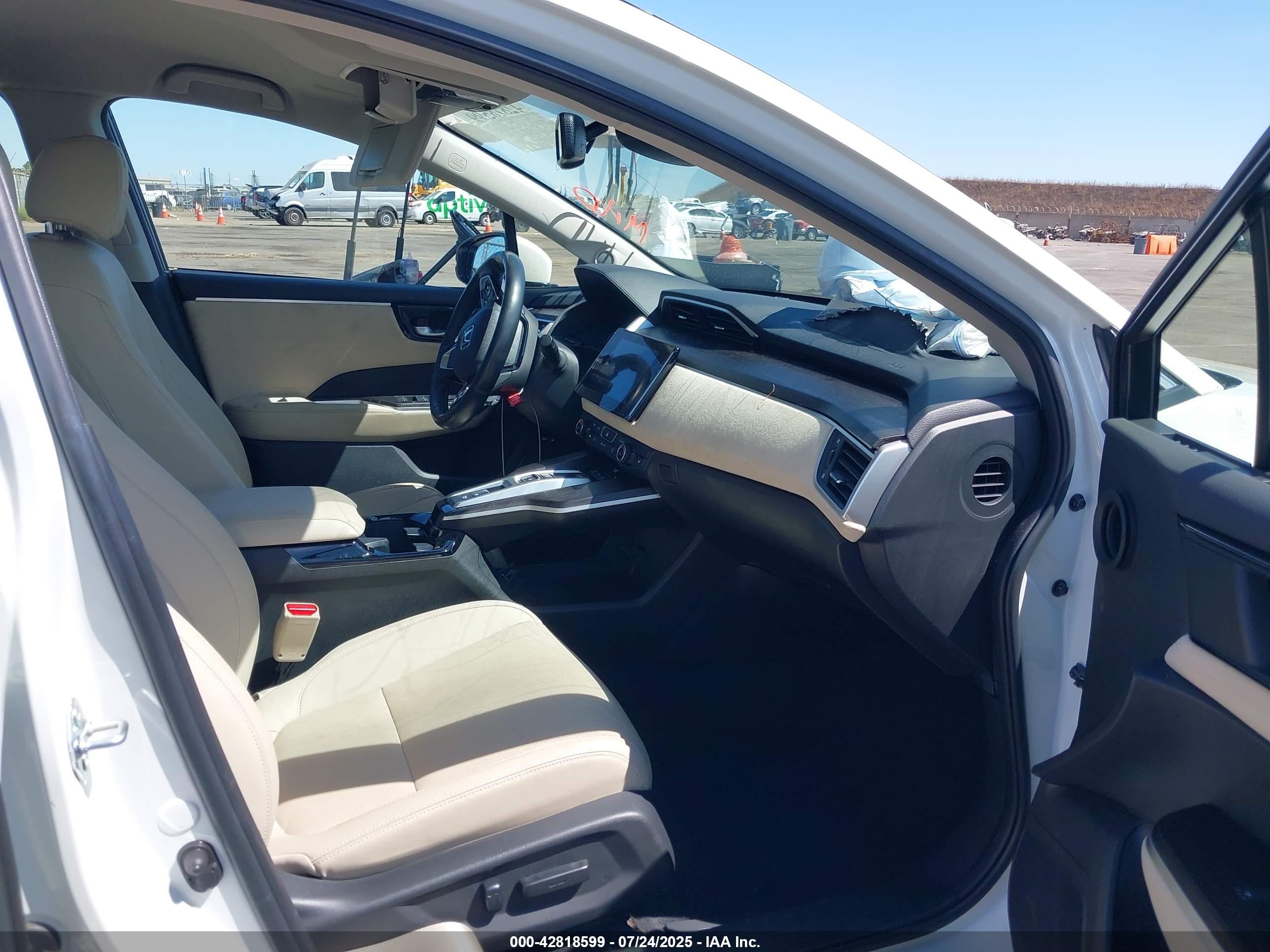 2020 Honda Clarity Plug-in Hybrid Touring White vin: JHMZC5F30LC002801