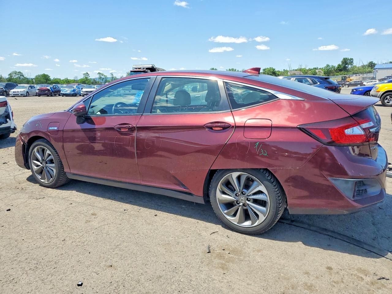2018 Honda Clarity Touring Burgundy vin: JHMZC5F32JC005910