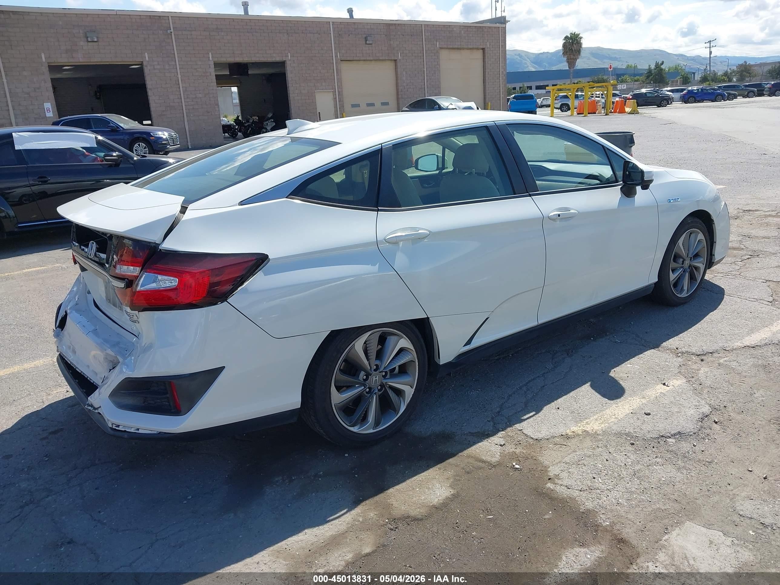 2019 Honda Clarity Plug-in Hybrid Touring White vin: JHMZC5F34KC001732